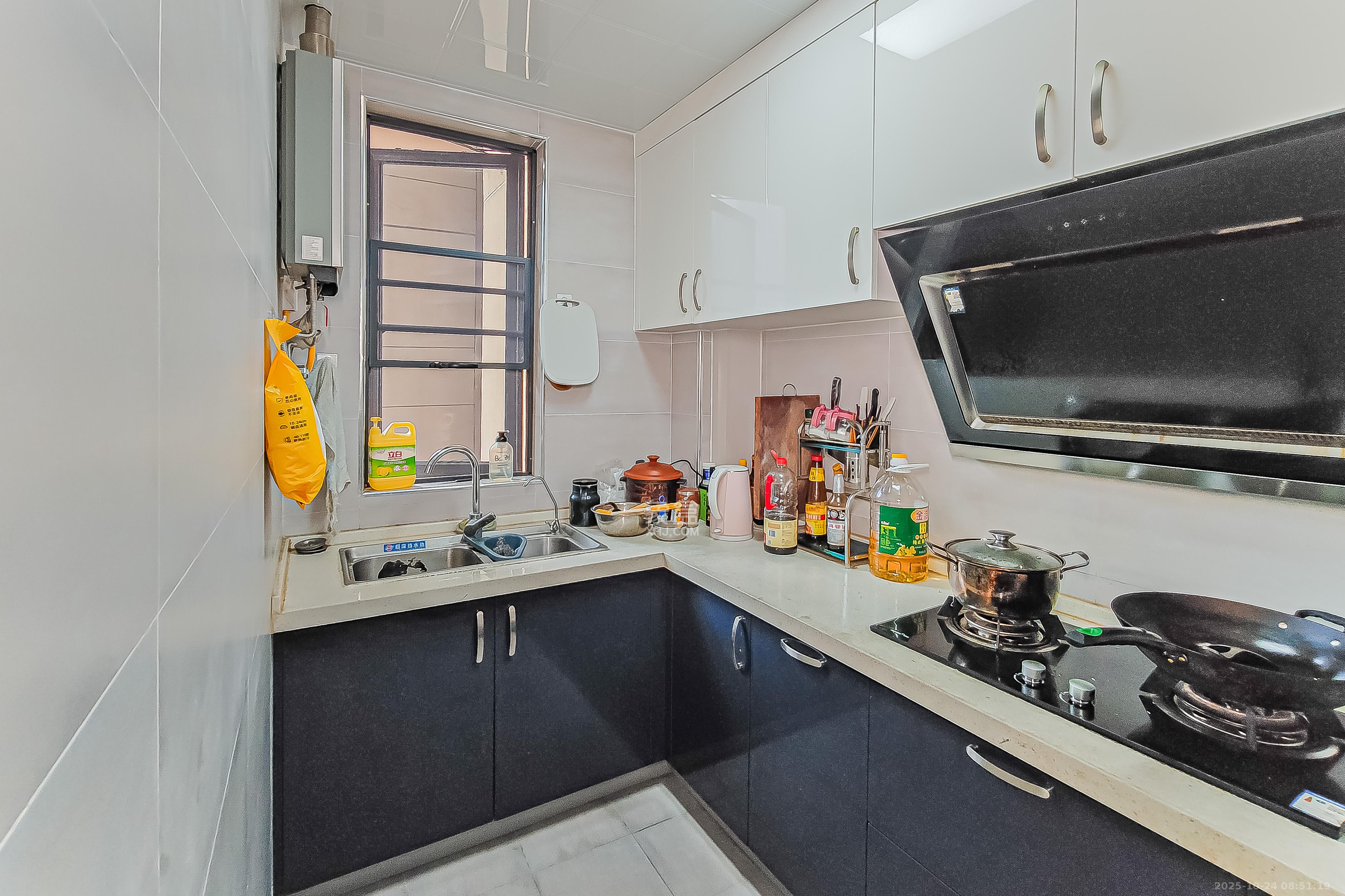 建发中央公园(建发美地)  3室2厅2卫    140.0万 建发中央公园(建发美地)  3室2厅2卫    140.0万厨房