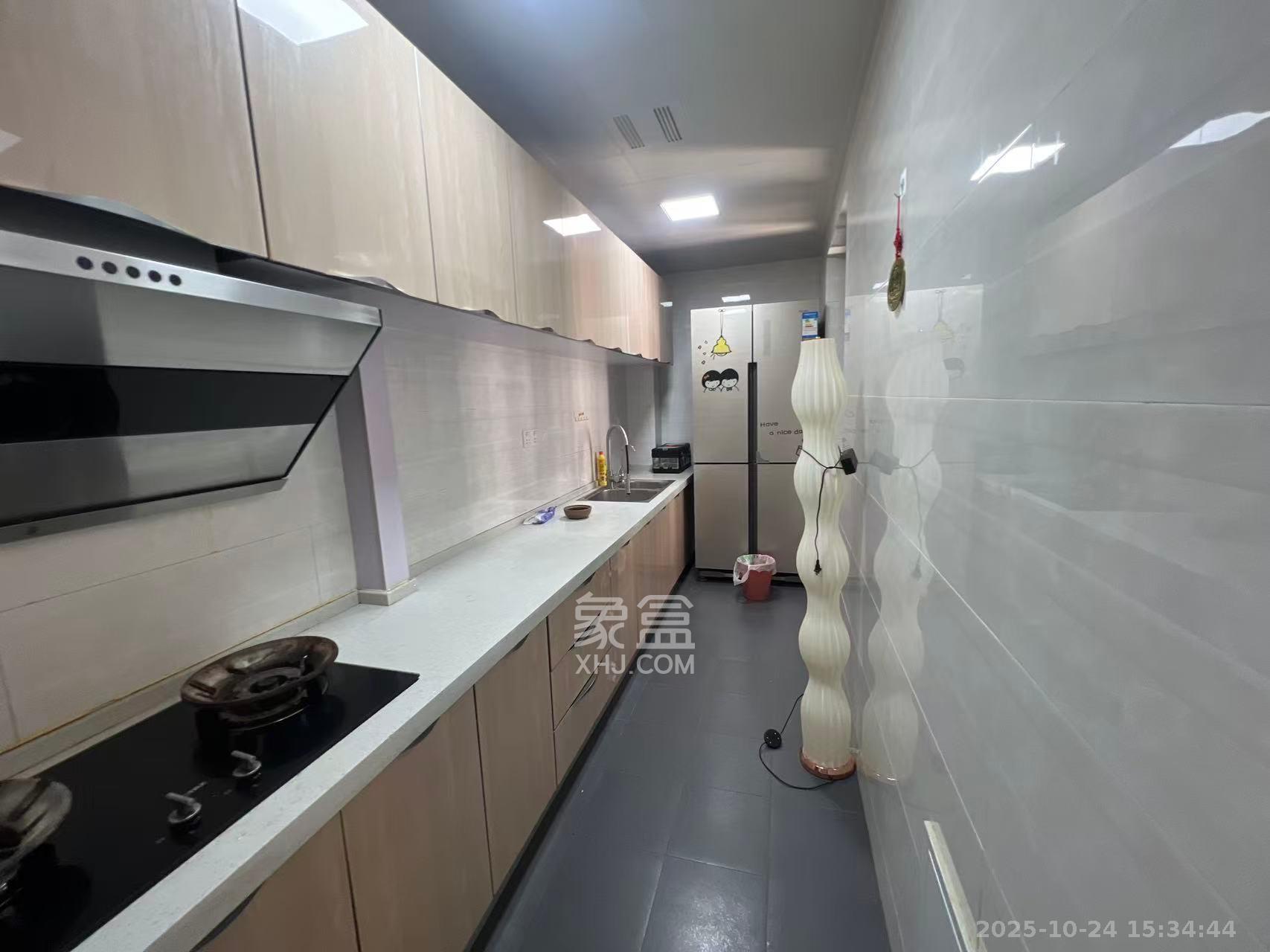 万象新天  3室1厅1卫    3300.0元/月 万象新天  3室1厅1卫    3300.0元/月室内图