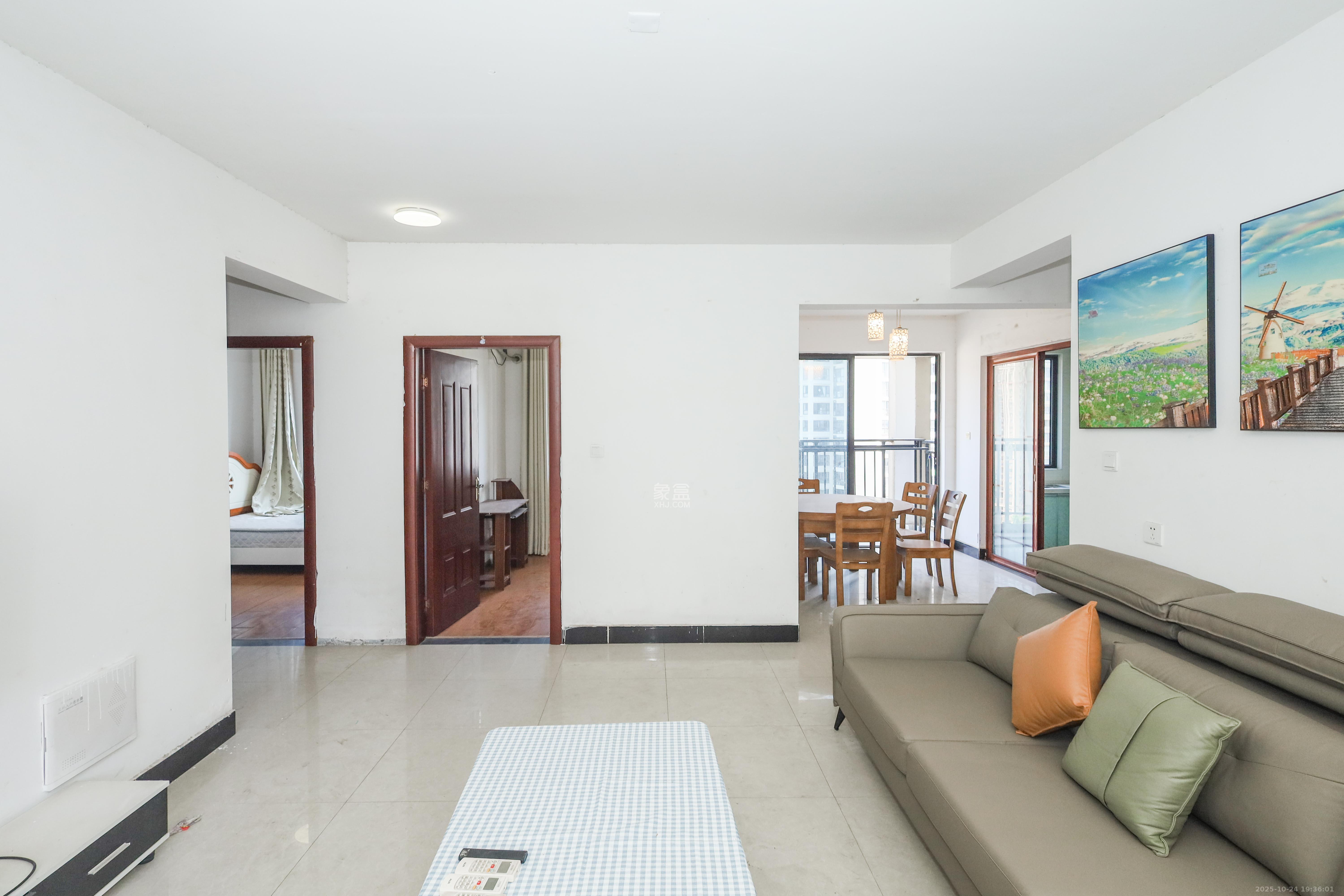 中国铁建梅溪青秀二期 4室2厅2卫 145.0万 中国铁建梅溪青秀二期 4室2厅2卫 145.0万客厅