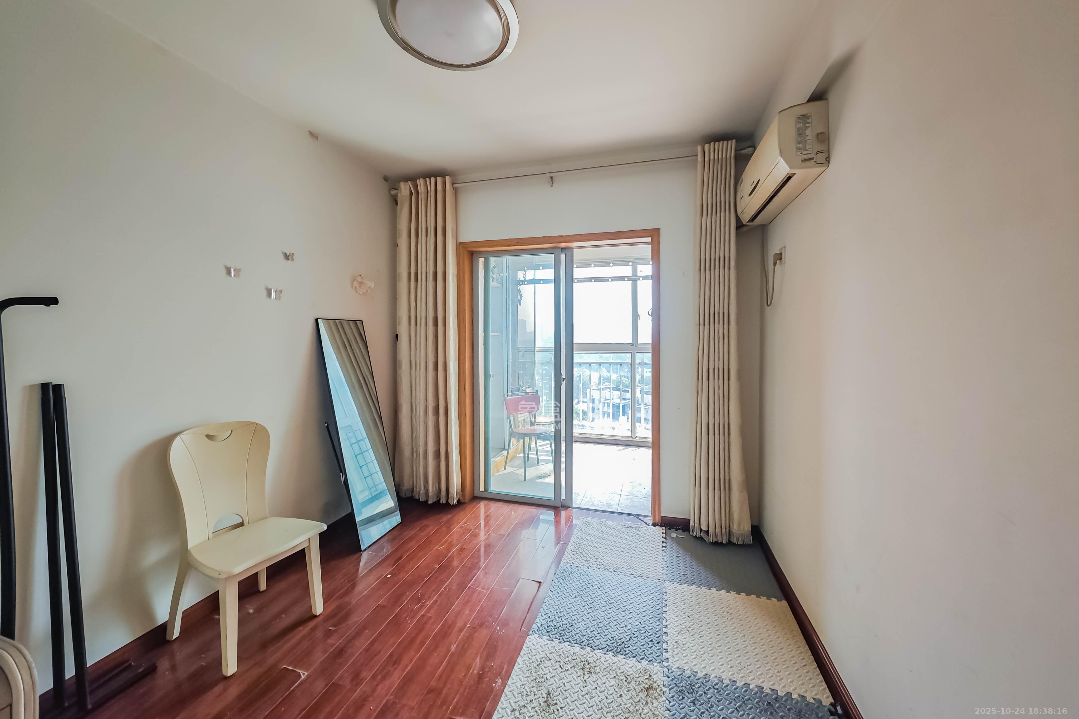 汇城上筑  3室2厅2卫    85.0万 汇城上筑  3室2厅2卫    85.0万卧室