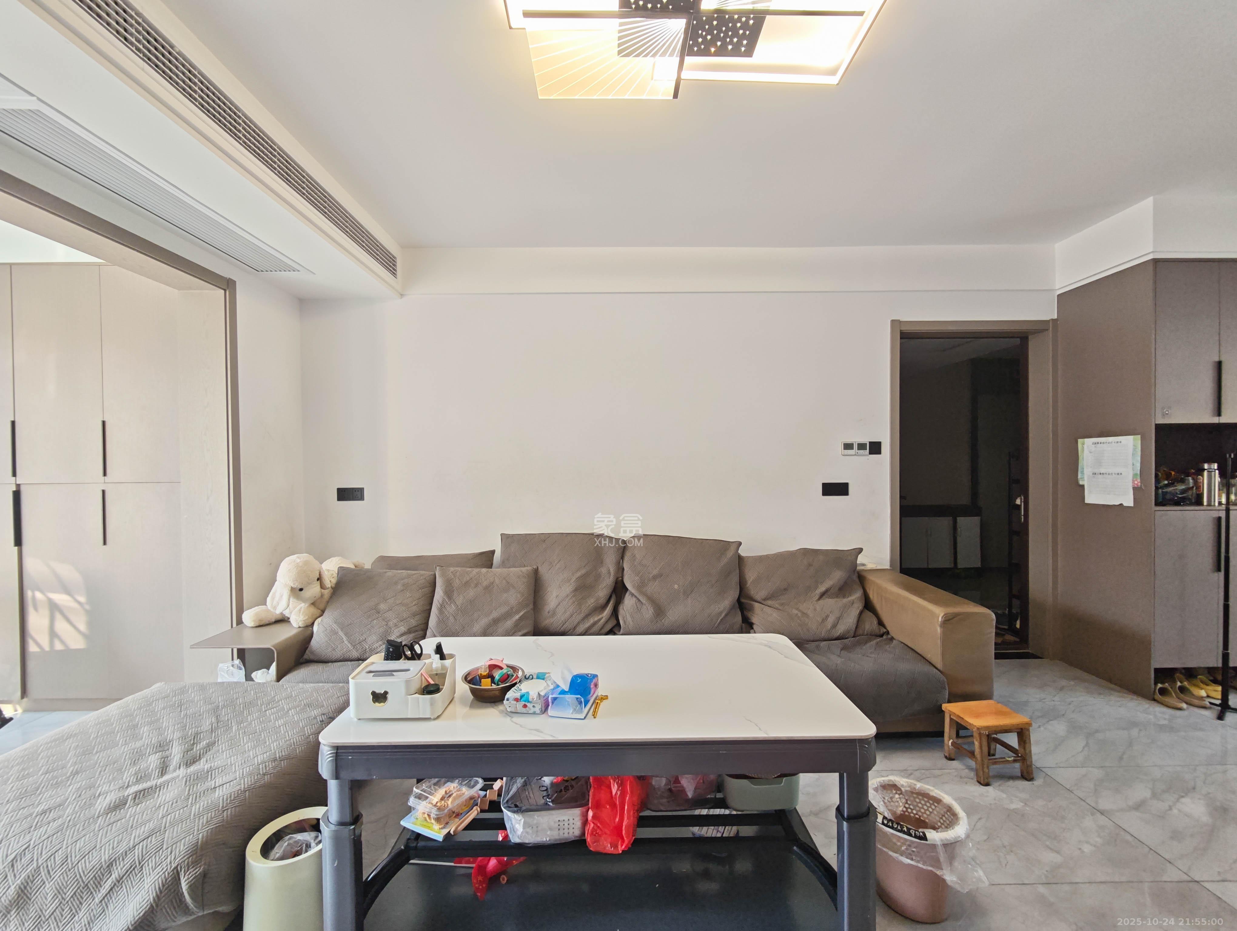 保利城(中航城国际社区、郡原美村) 4室2厅2卫 110.0万 保利城(中航城国际社区、郡原美村) 4室2厅2卫 110.0万客厅