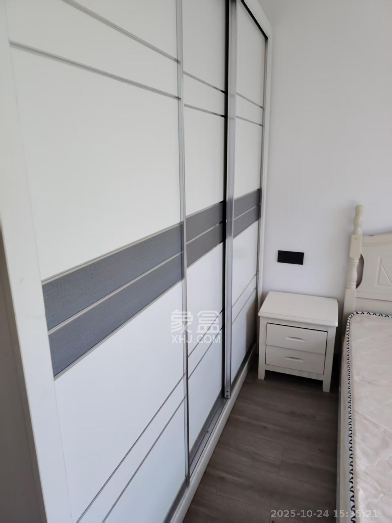 华润置地广场二期  3室2厅2卫    2300.0元/月室内图