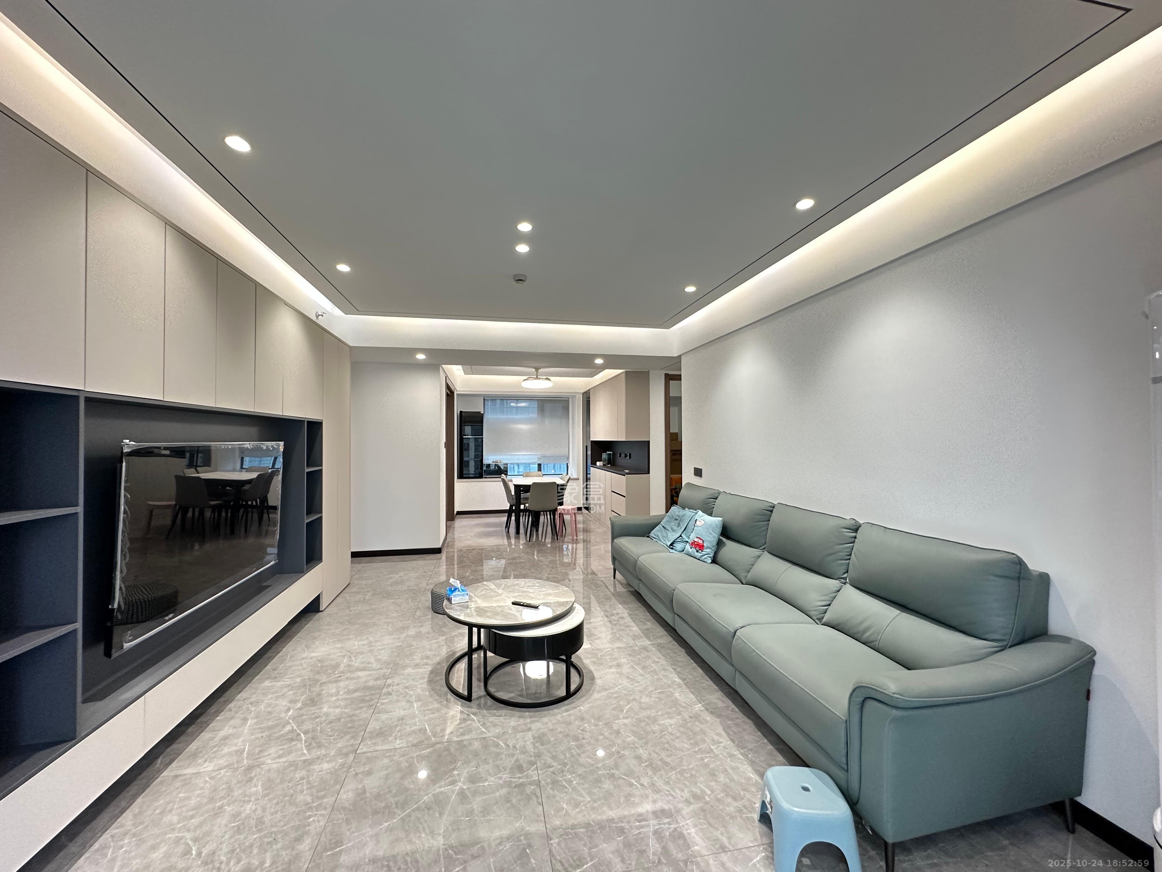 卓越中寰  4室2厅2卫    5500.0元/月