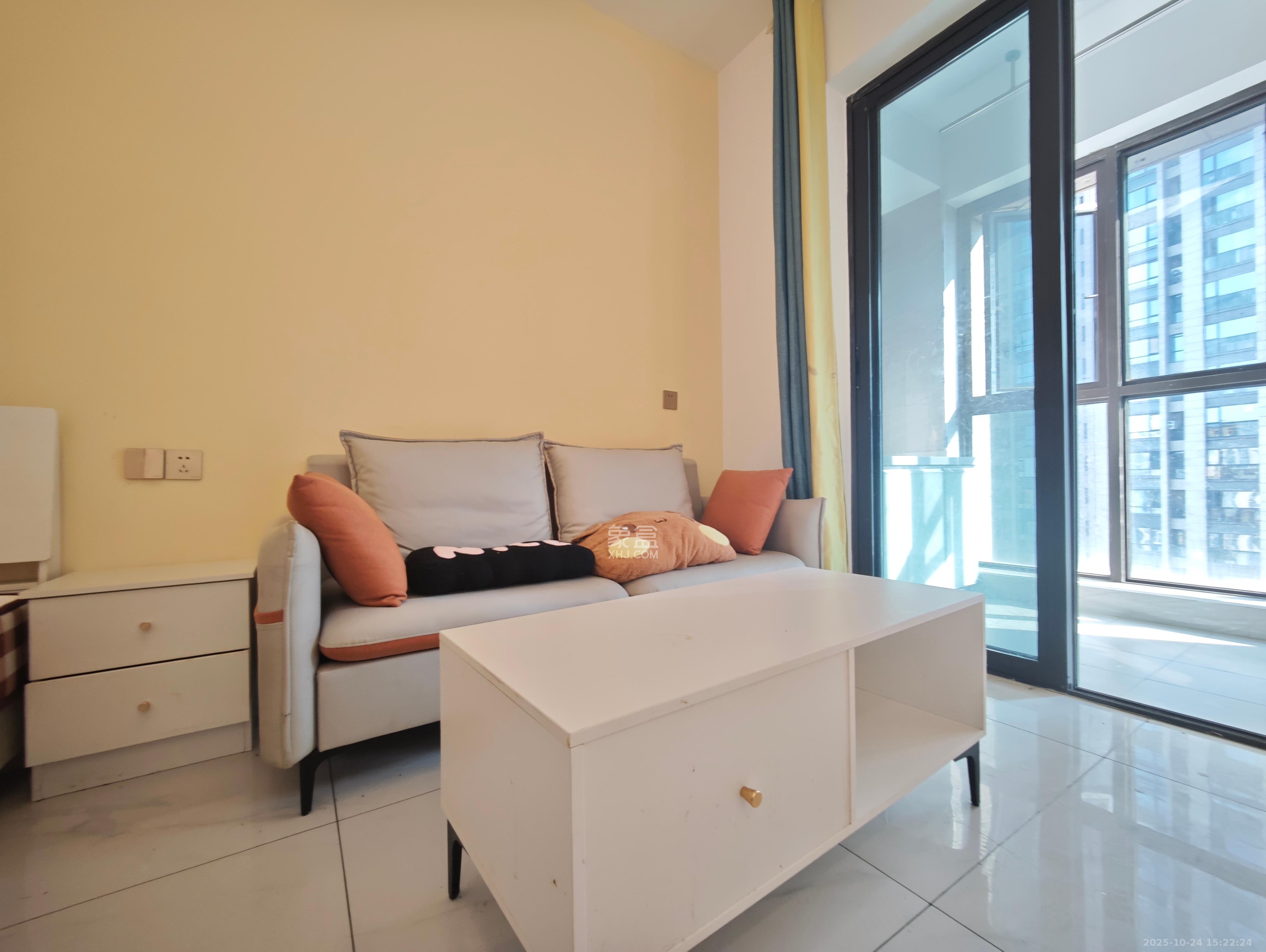 明昇壹城(明昇时代广场)二期  1室0厅0卫    1600.0元/月 明昇壹城(明昇时代广场)二期  1室0厅0卫    1600.0元/月室内图