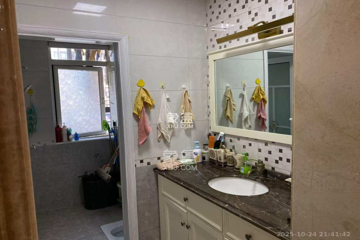 金鼎公园尚 3室2厅2卫 2800.0元/月 金鼎公园尚 3室2厅2卫 2800.0元/月室内图