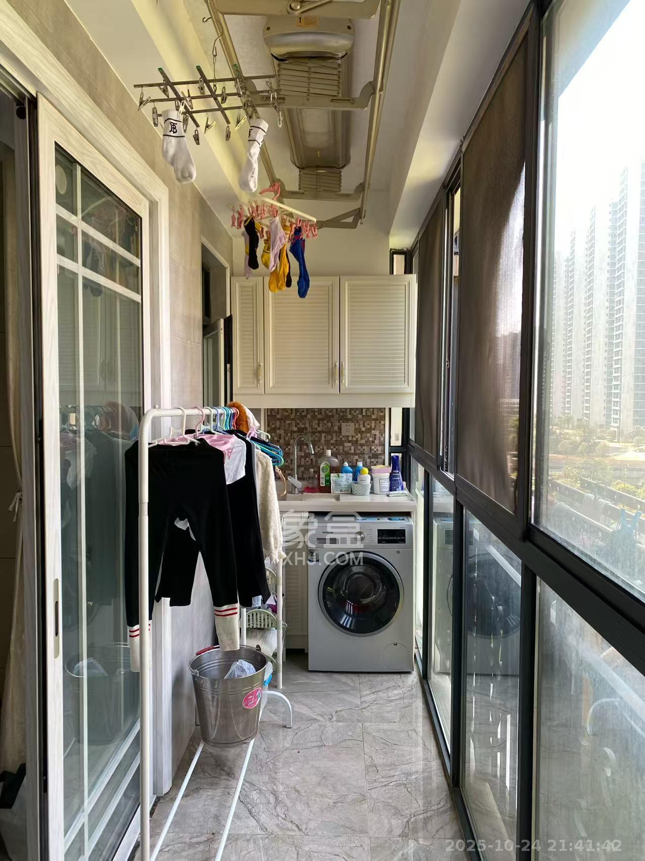 金鼎公园尚  3室2厅2卫    2800.0元/月室内图