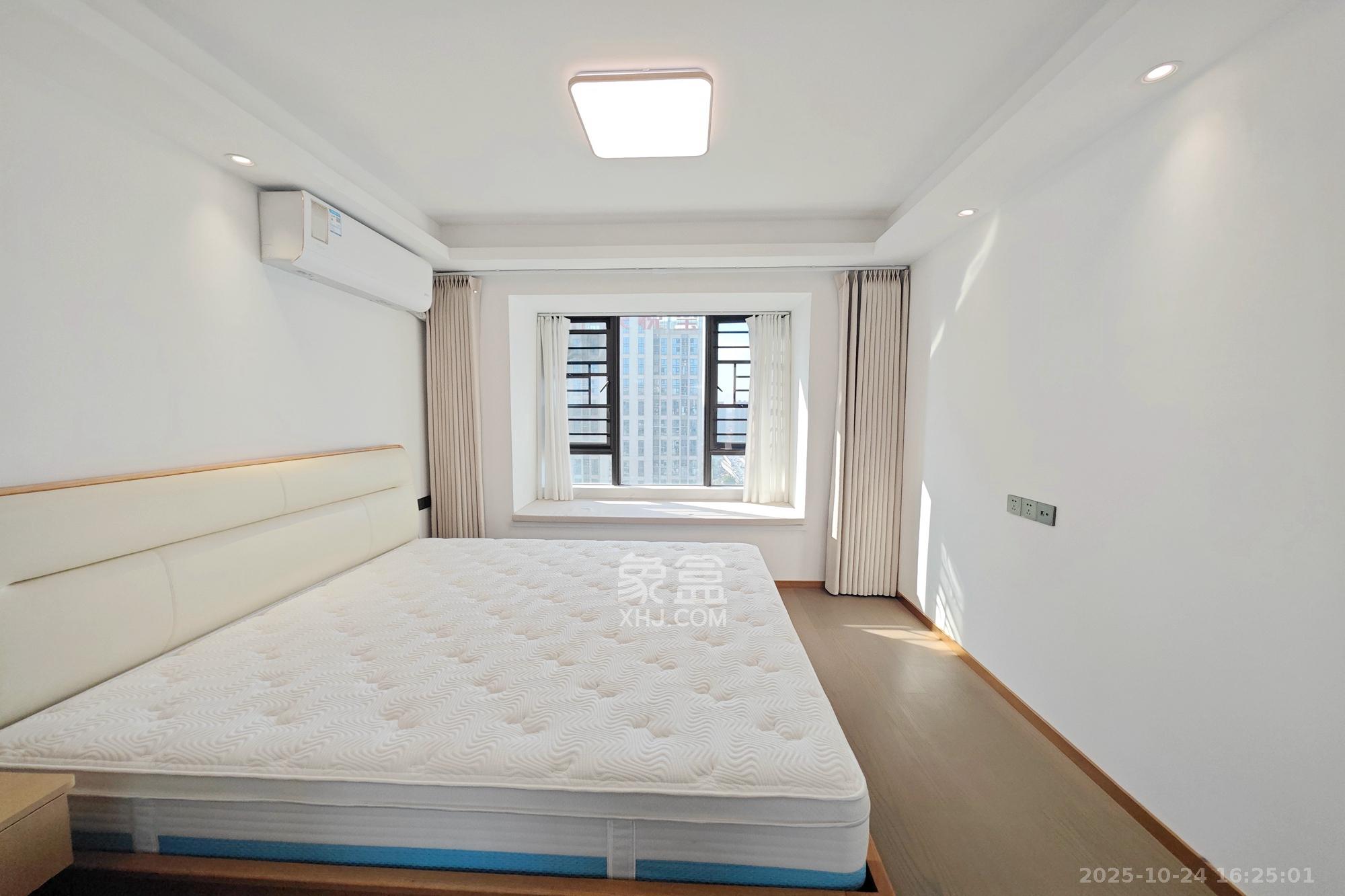 旭辉国悦府  4室2厅2卫    190.0万卧室