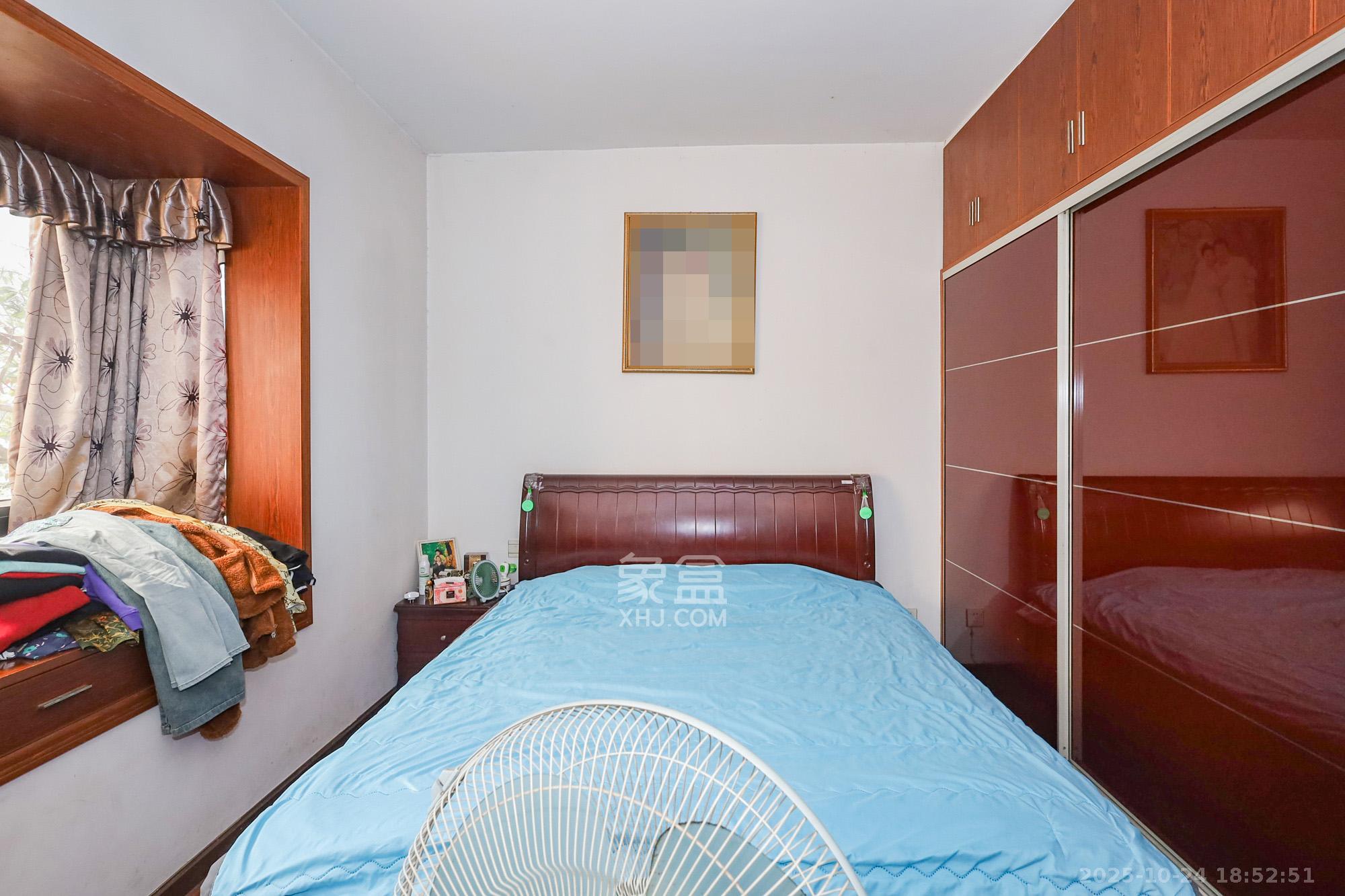 岳银欣苑 1室2厅1卫 68.0万 岳银欣苑 1室2厅1卫 68.0万卧室