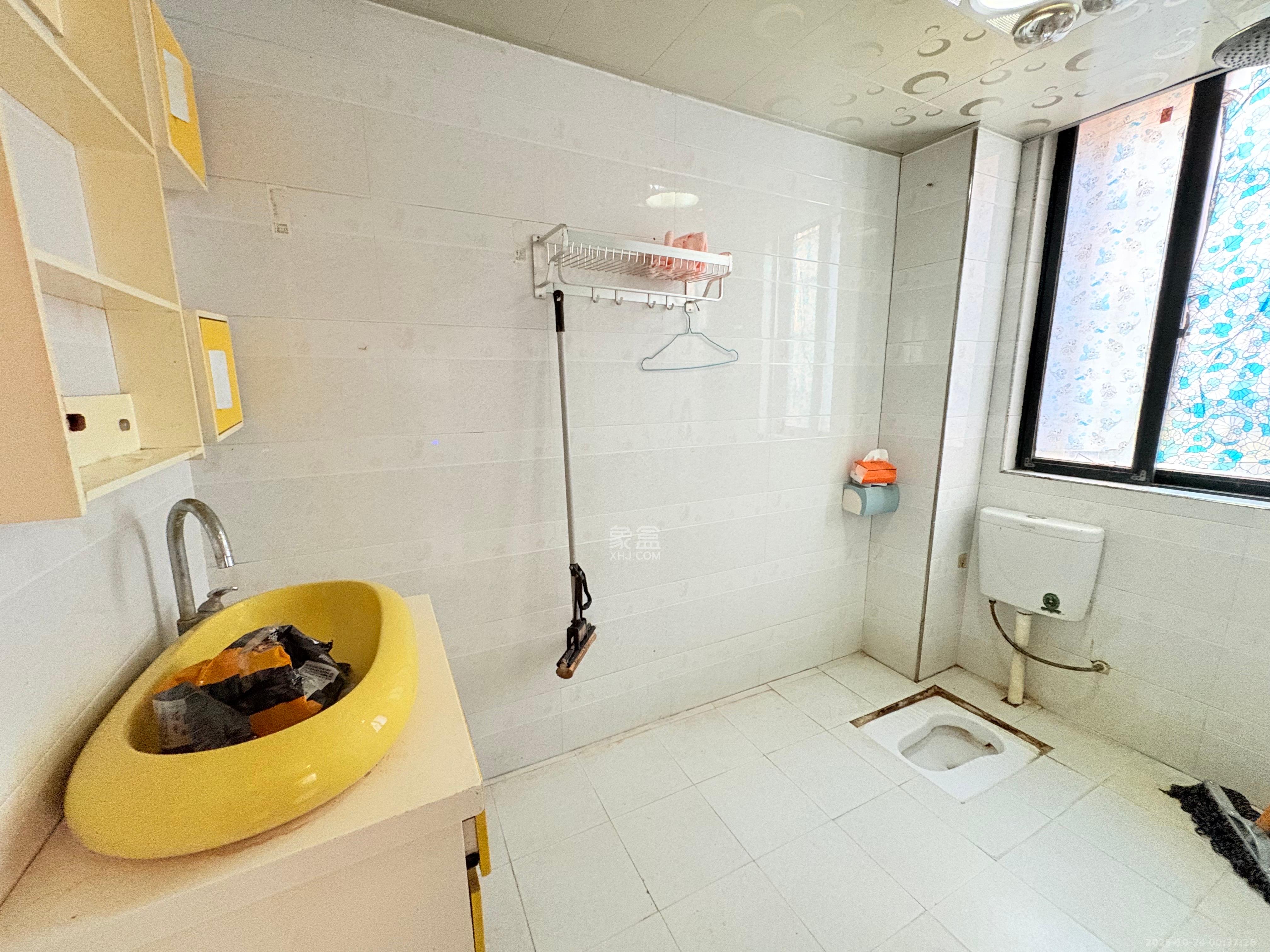 银盘鑫城 3室1厅2卫 1800.0元/月 银盘鑫城 3室1厅2卫 1800.0元/月室内图