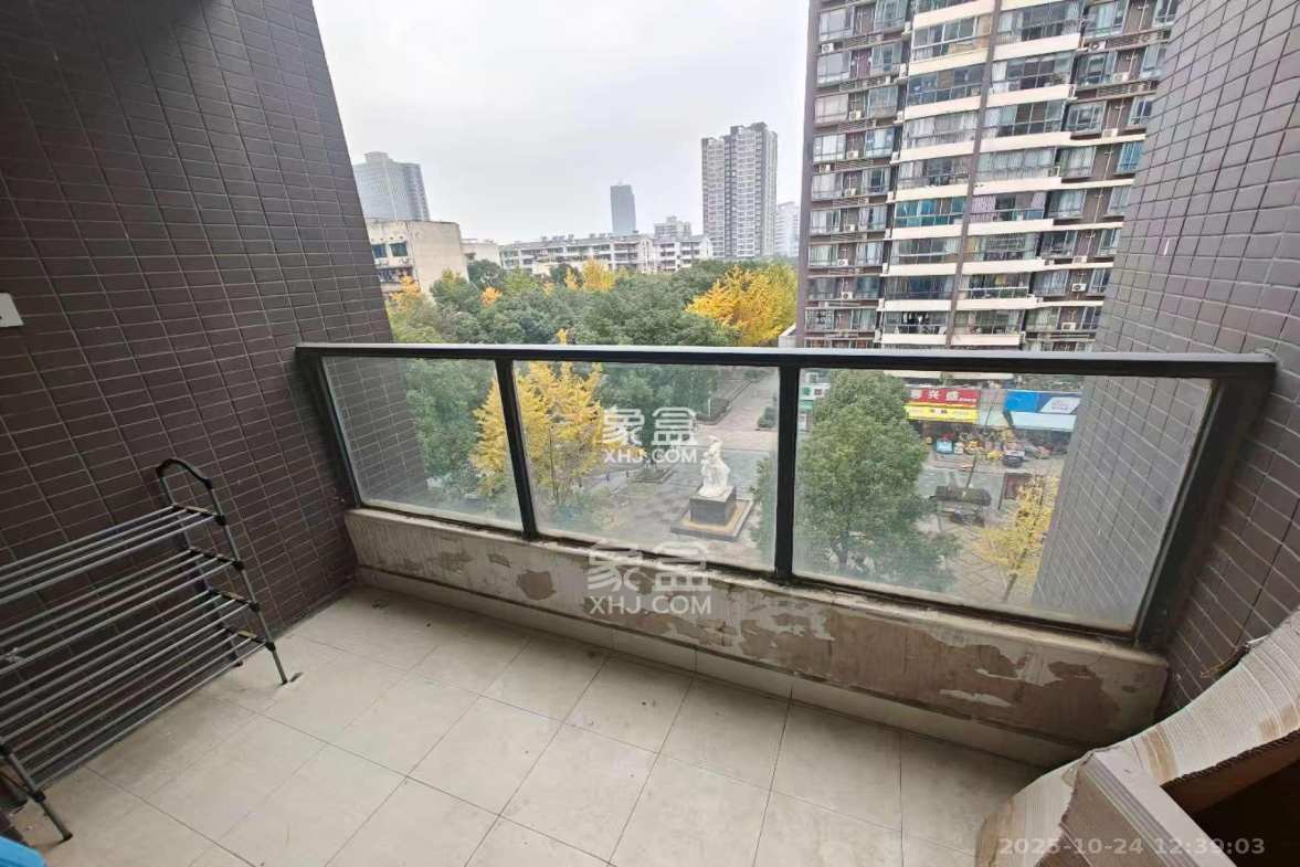 西子花苑  3室2厅1卫    3200.0元/月 西子花苑  3室2厅1卫    3200.0元/月室内图