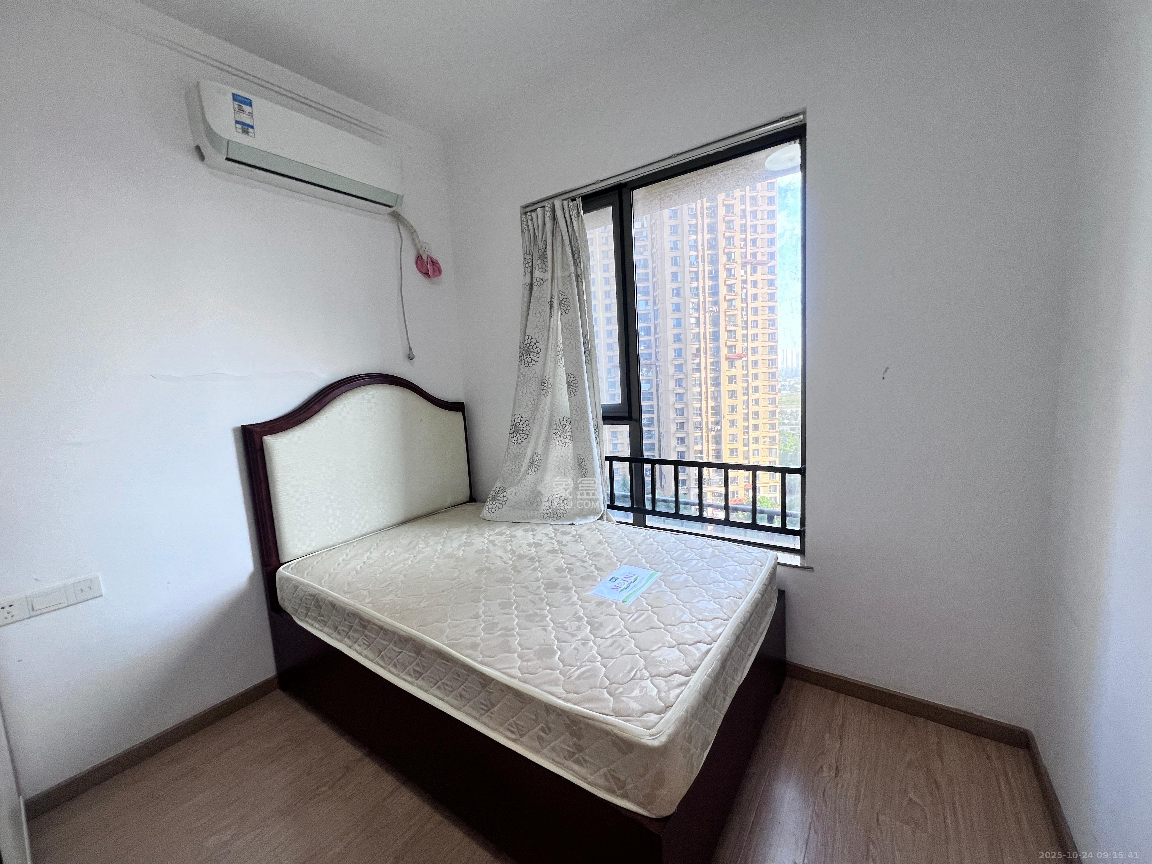 珠江郦城薰衣道 3室2厅1卫 2300.0元/月 珠江郦城薰衣道 3室2厅1卫 2300.0元/月室内图