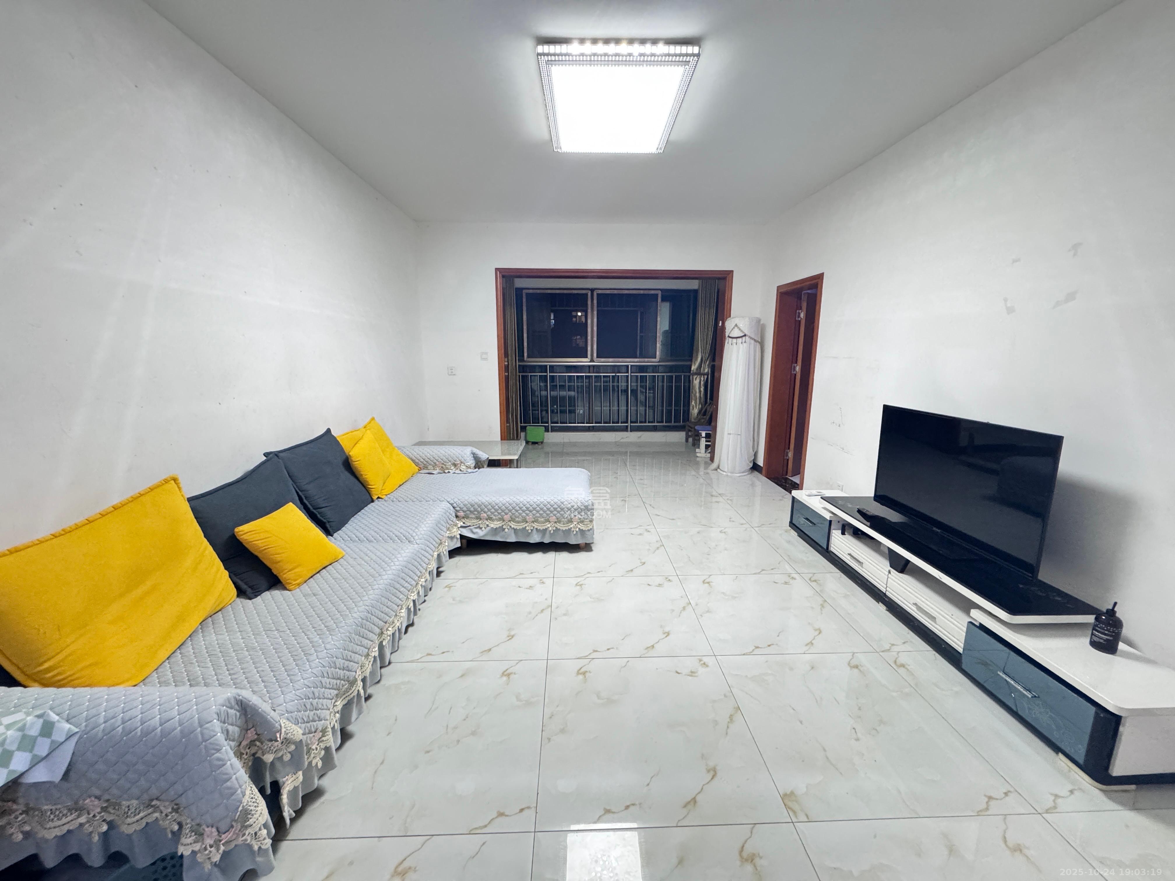 鄱阳佳郡  1室0厅0卫    1800.0元/月