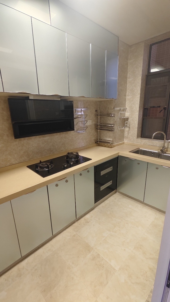 滨江帝景二期(三期) 3室2厅2卫 188.0万 滨江帝景二期(三期) 3室2厅2卫 188.0万客厅