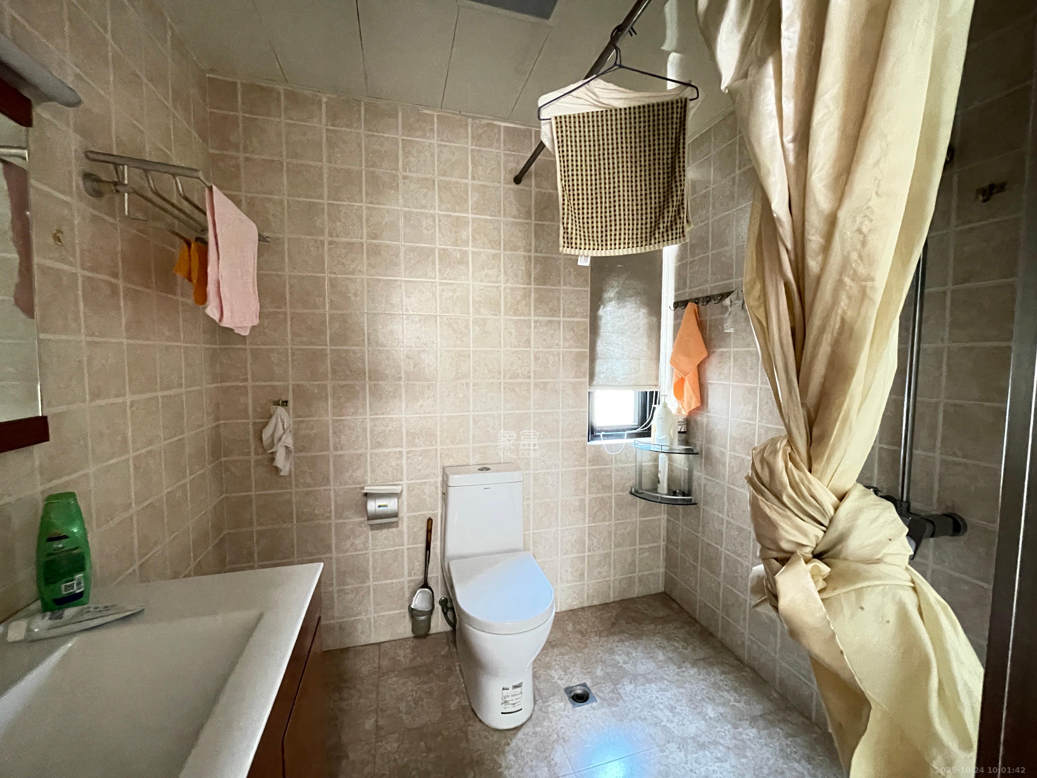 沁园春御院  3室2厅2卫    2800.0元/月 沁园春御院  3室2厅2卫    2800.0元/月室内图