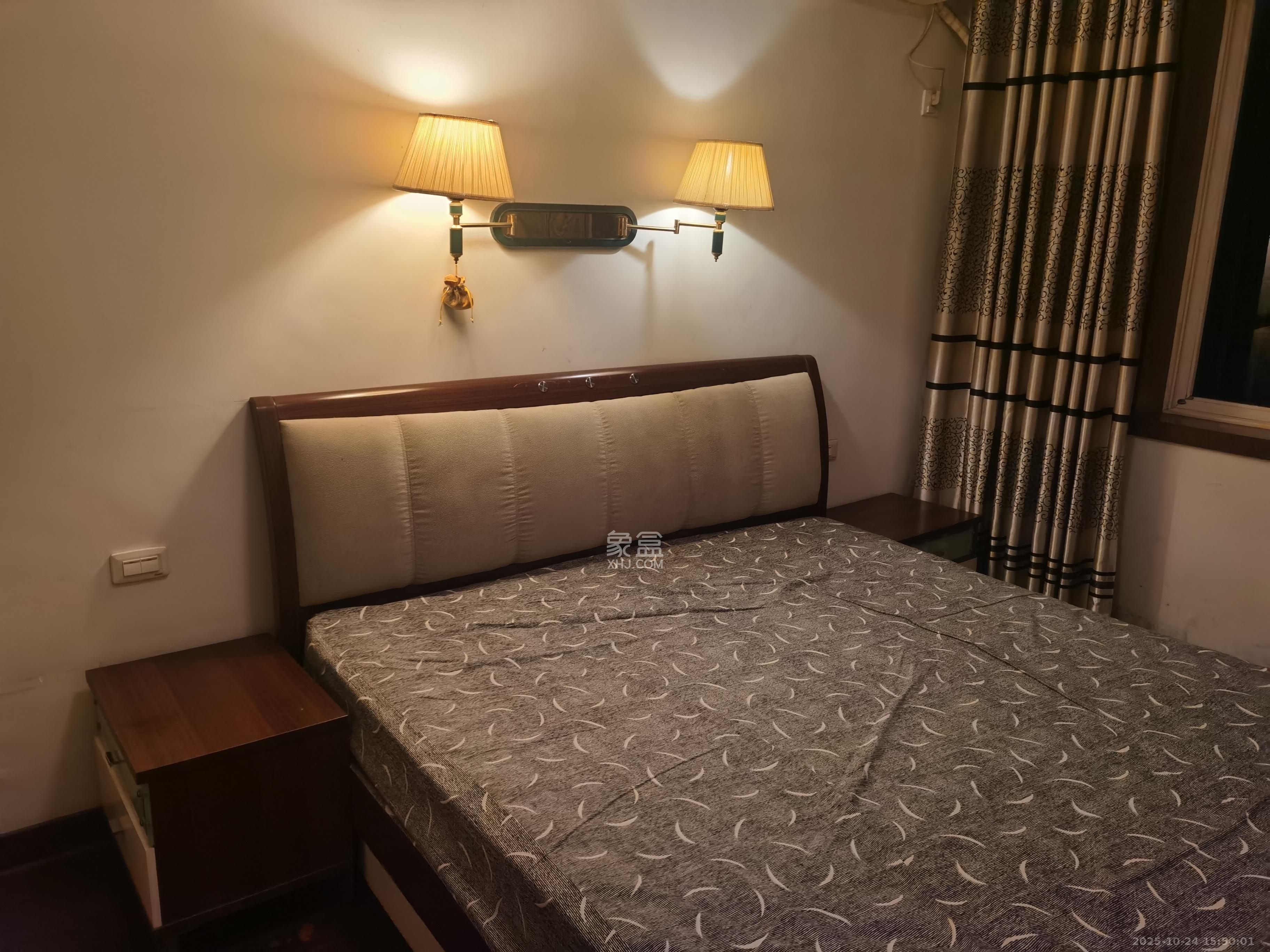 东风二村社区房  3室2厅1卫    3500.0元/月室内图