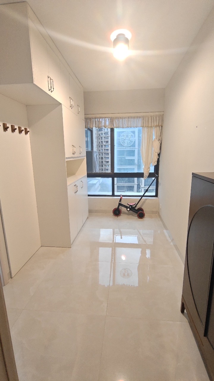 滨江帝景二期(三期) 3室2厅2卫 188.0万 滨江帝景二期(三期) 3室2厅2卫 188.0万客厅