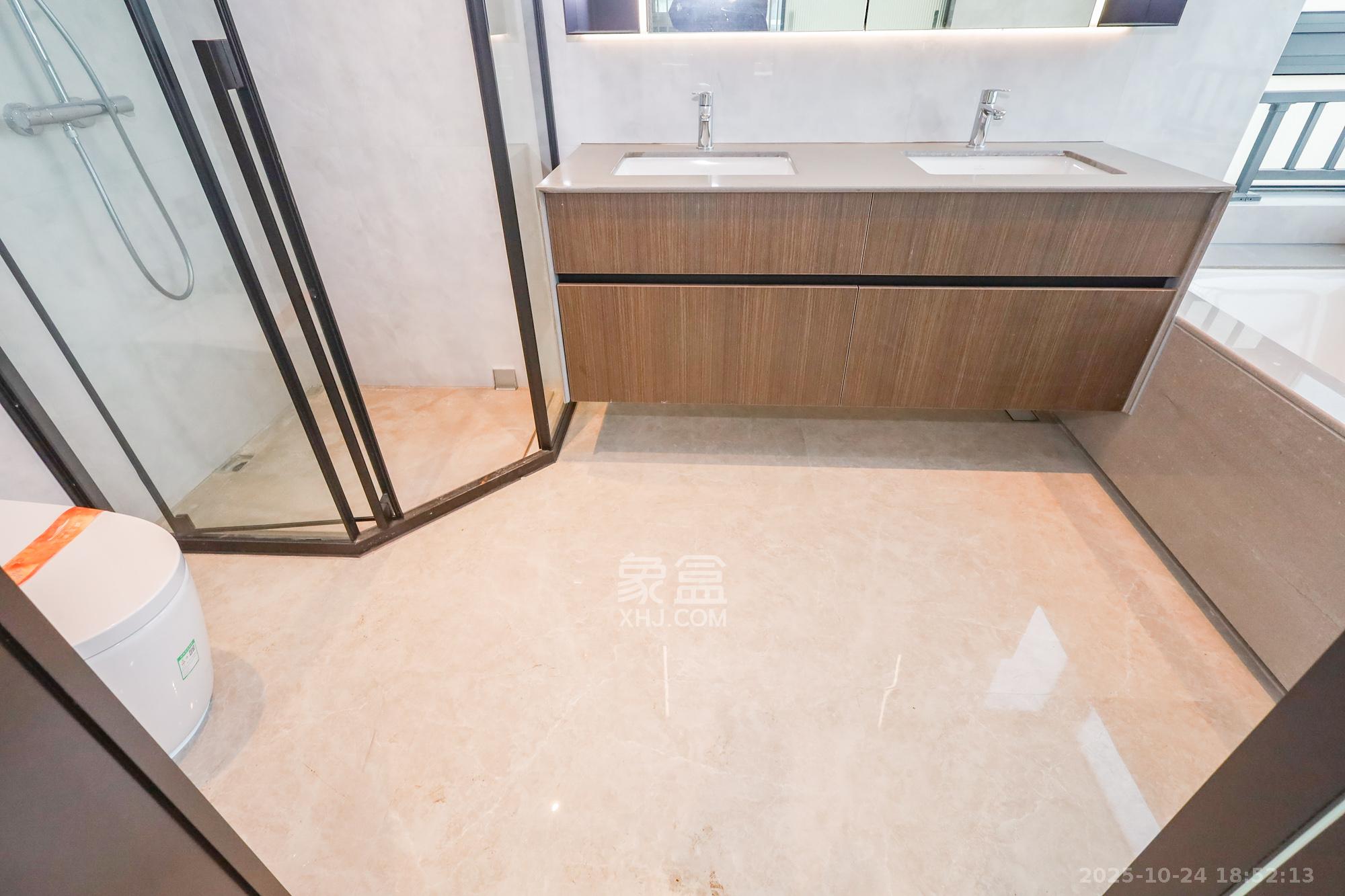 招商蛇口滨江境  3室2厅2卫    420.0万卫生间