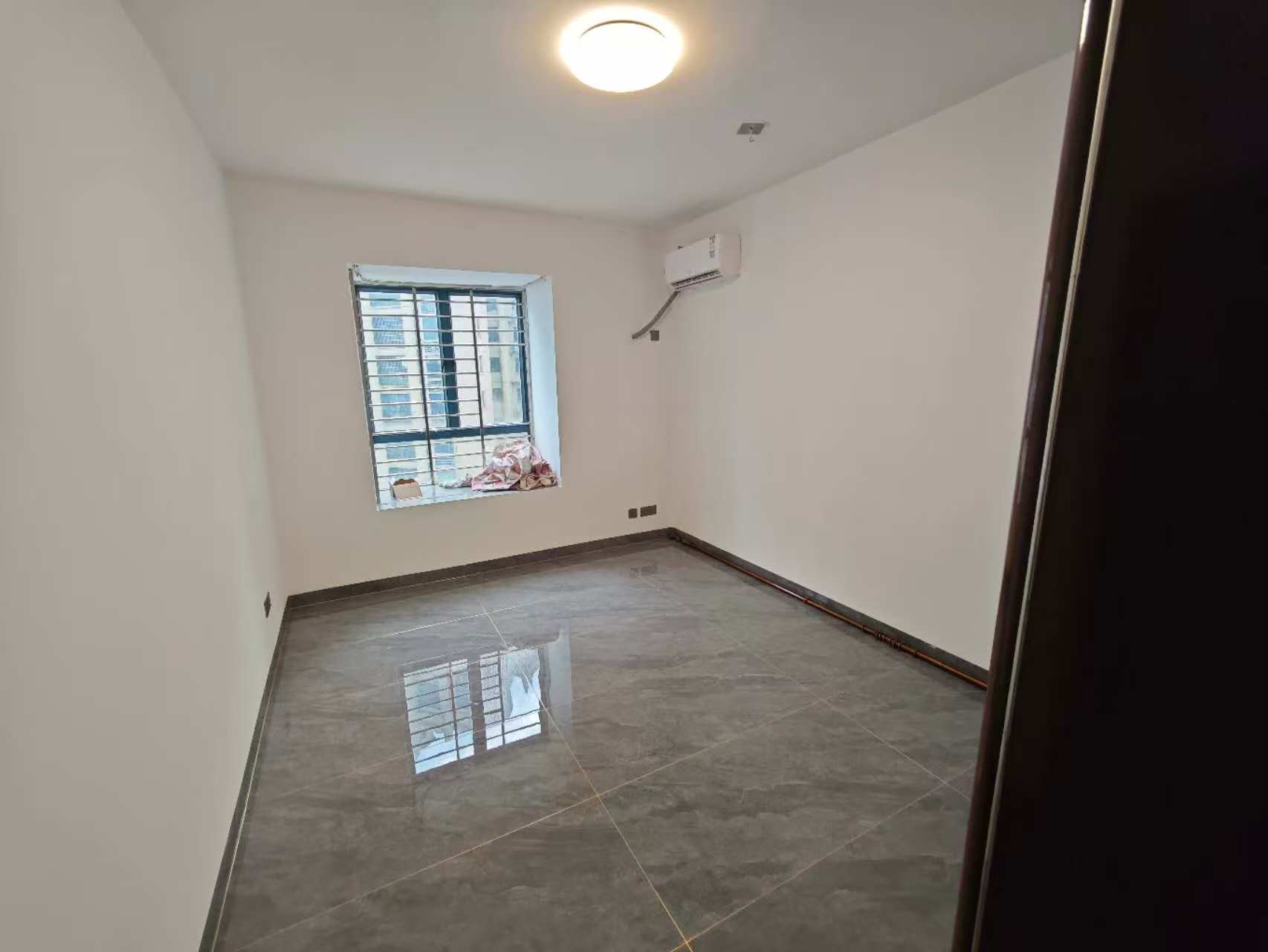 滨江新城  2室1厅1卫    1800.0元/月室内图