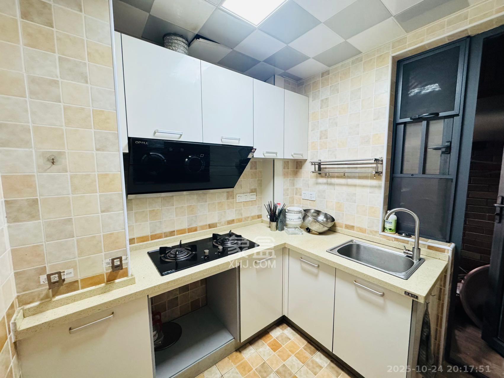 半山壹号 1室2厅1卫 2600.0元/月 半山壹号 1室2厅1卫 2600.0元/月室内图