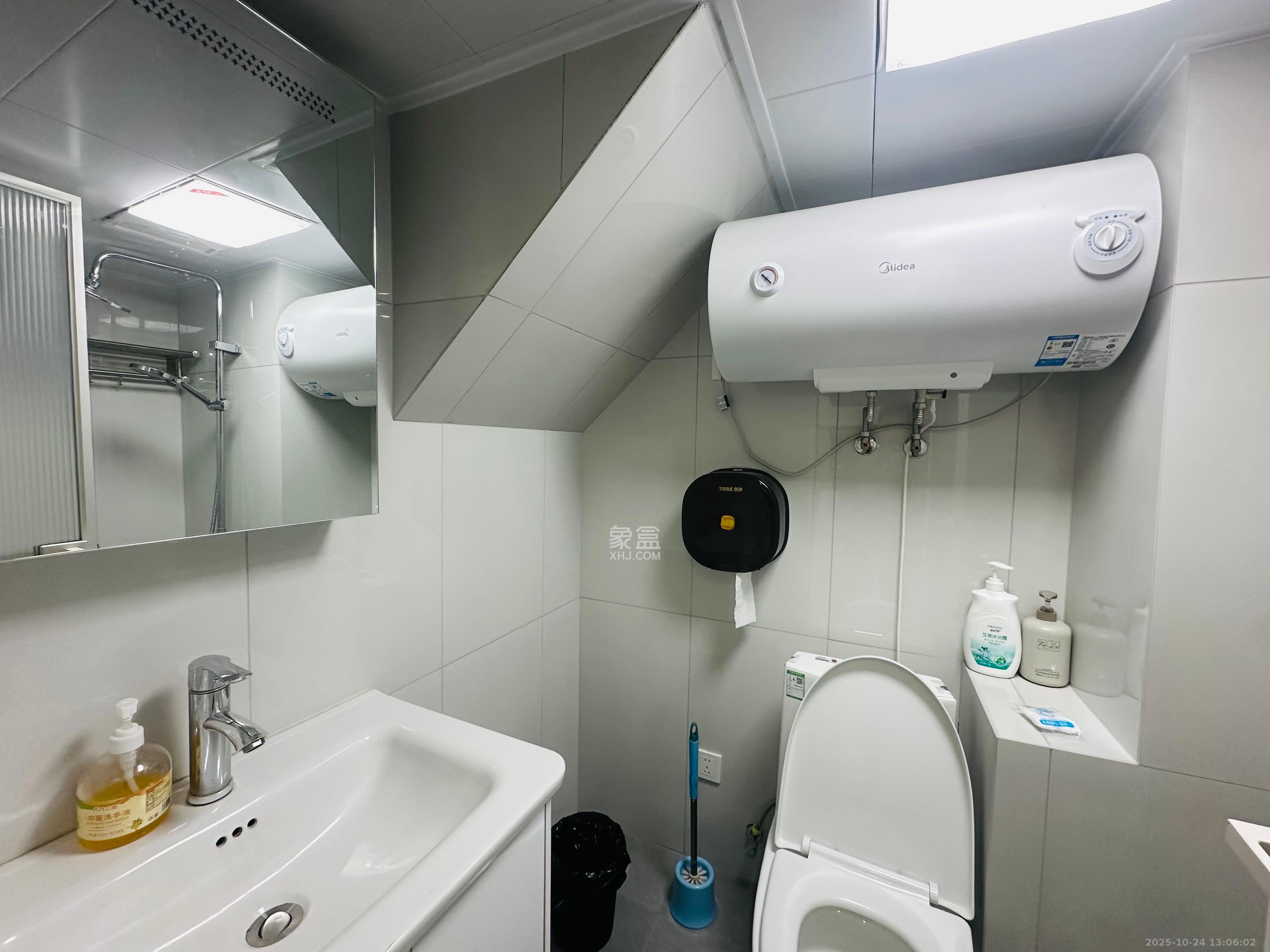 卓越中寰 2室1厅1卫 2300.0元/月 卓越中寰 2室1厅1卫 2300.0元/月室内图