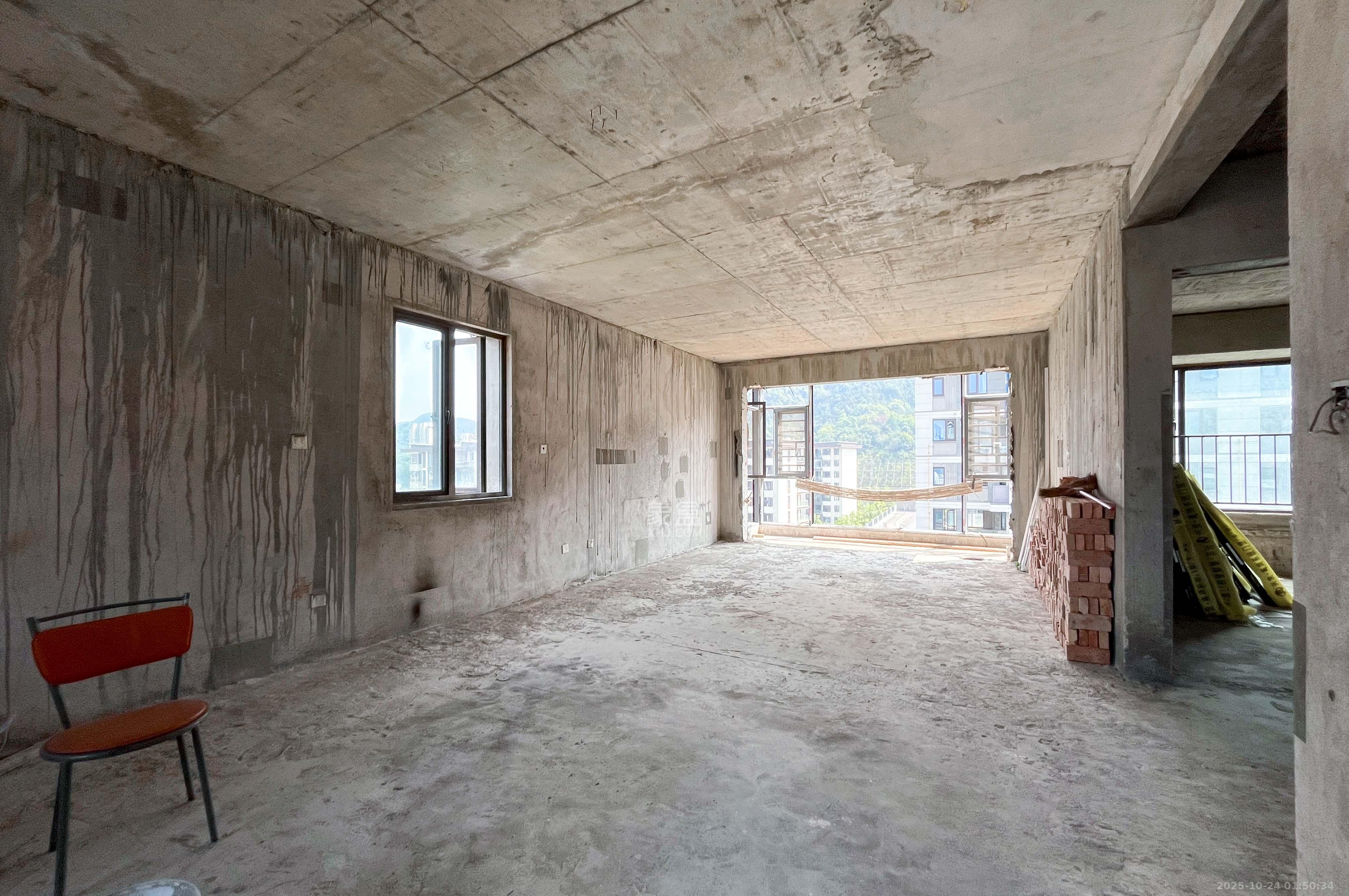 祥源森林之光  5室2厅3卫    288.0万客厅