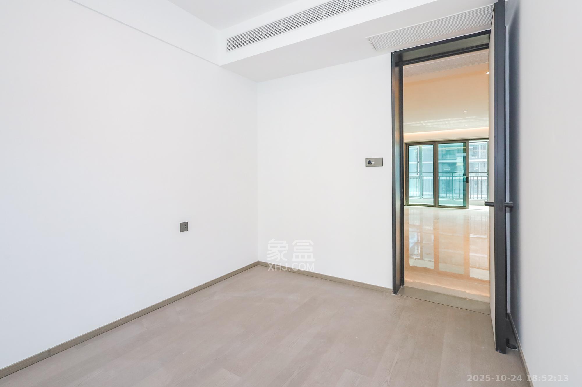 招商蛇口滨江境  3室2厅2卫    420.0万 招商蛇口滨江境  3室2厅2卫    420.0万卧室