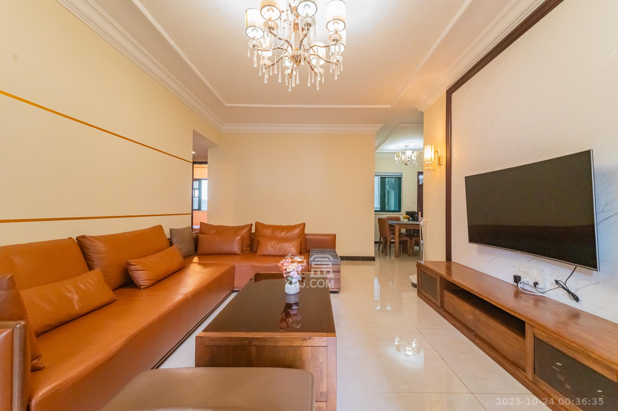 恒大翡翠华庭 4室2厅2卫 125.0万 恒大翡翠华庭 4室2厅2卫 125.0万客厅