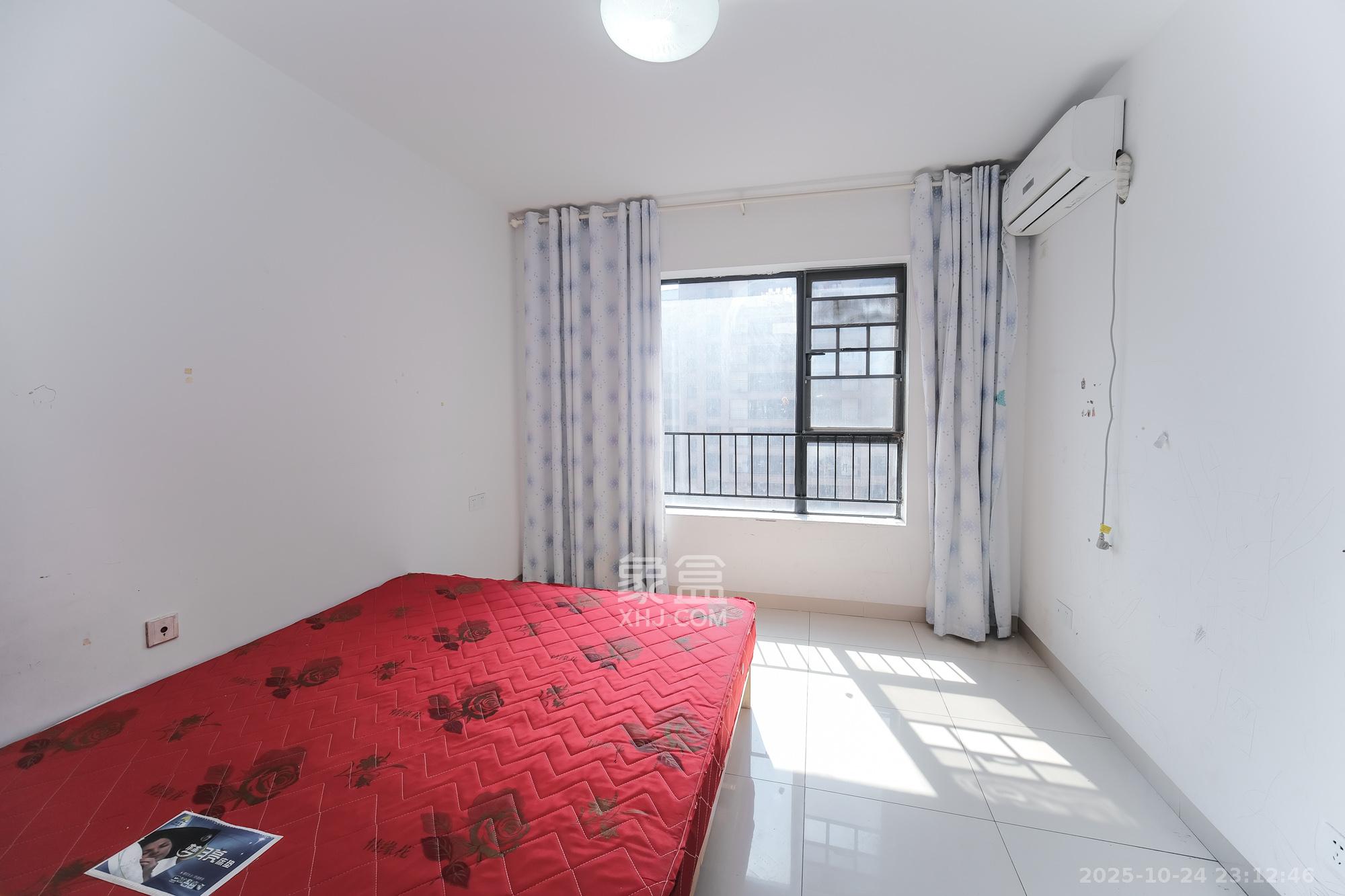 三一街区  3室2厅1卫    71.8万卧室