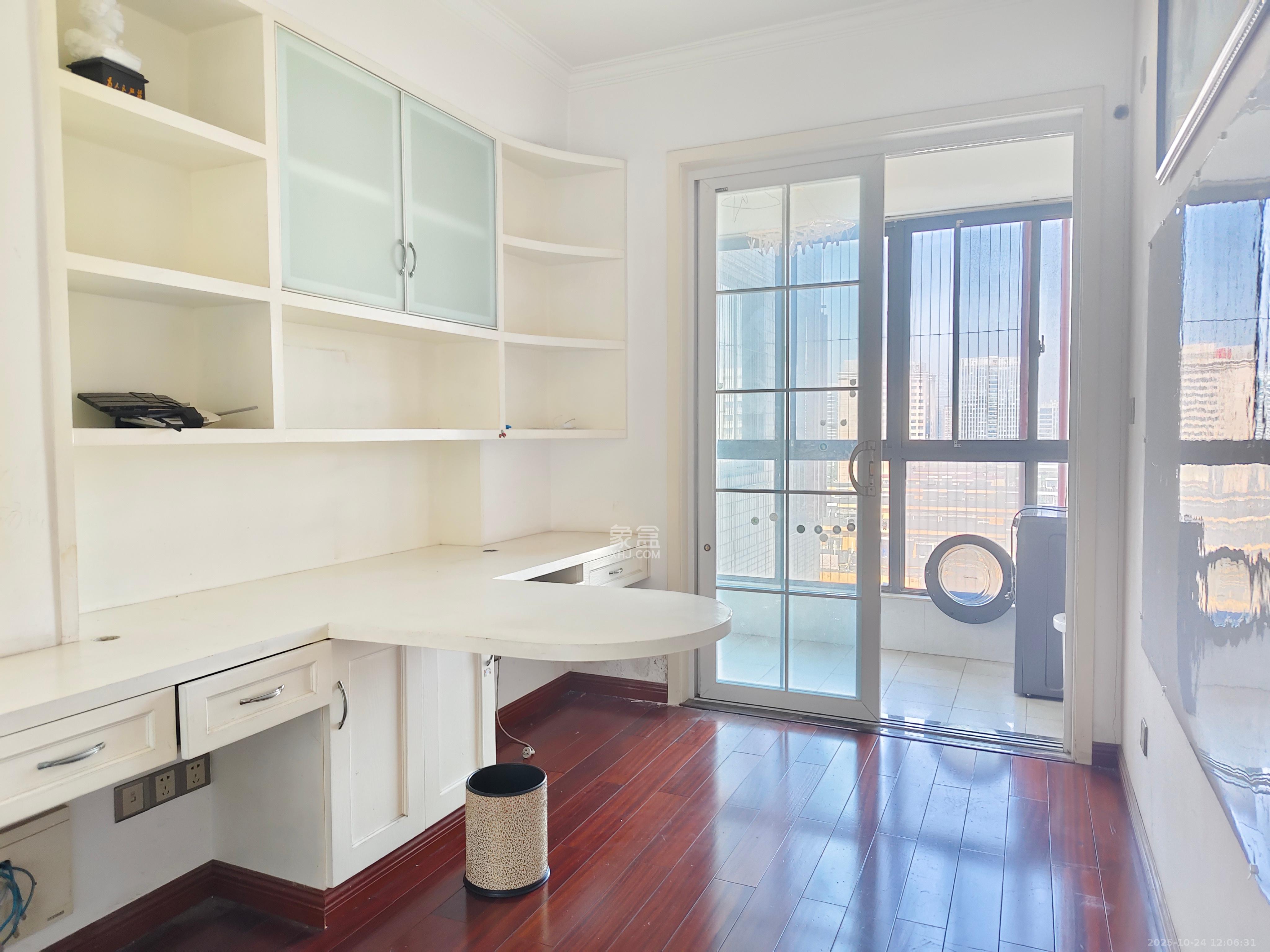 长大彩虹都 4室2厅2卫 2800.0元/月 长大彩虹都 4室2厅2卫 2800.0元/月室内图