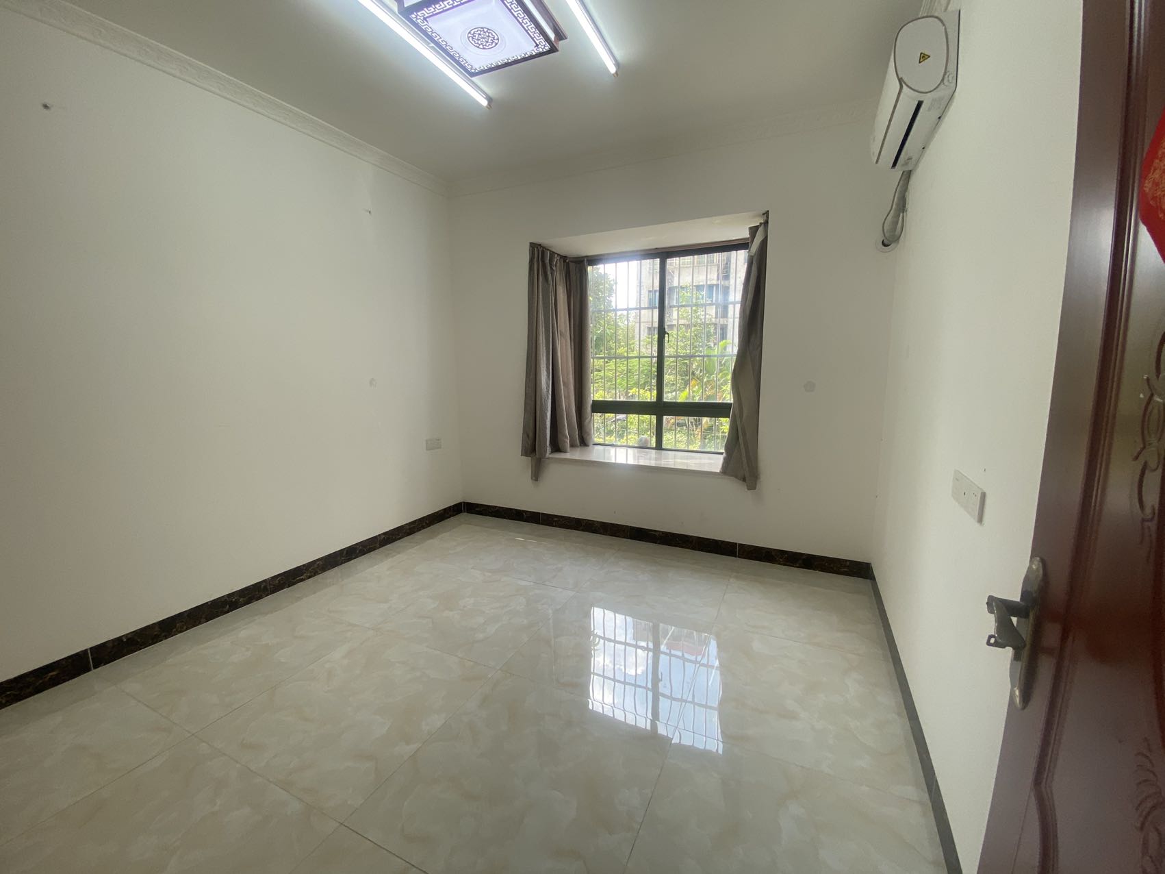 美苑小区  3室2厅2卫    3200.0元/月室内图