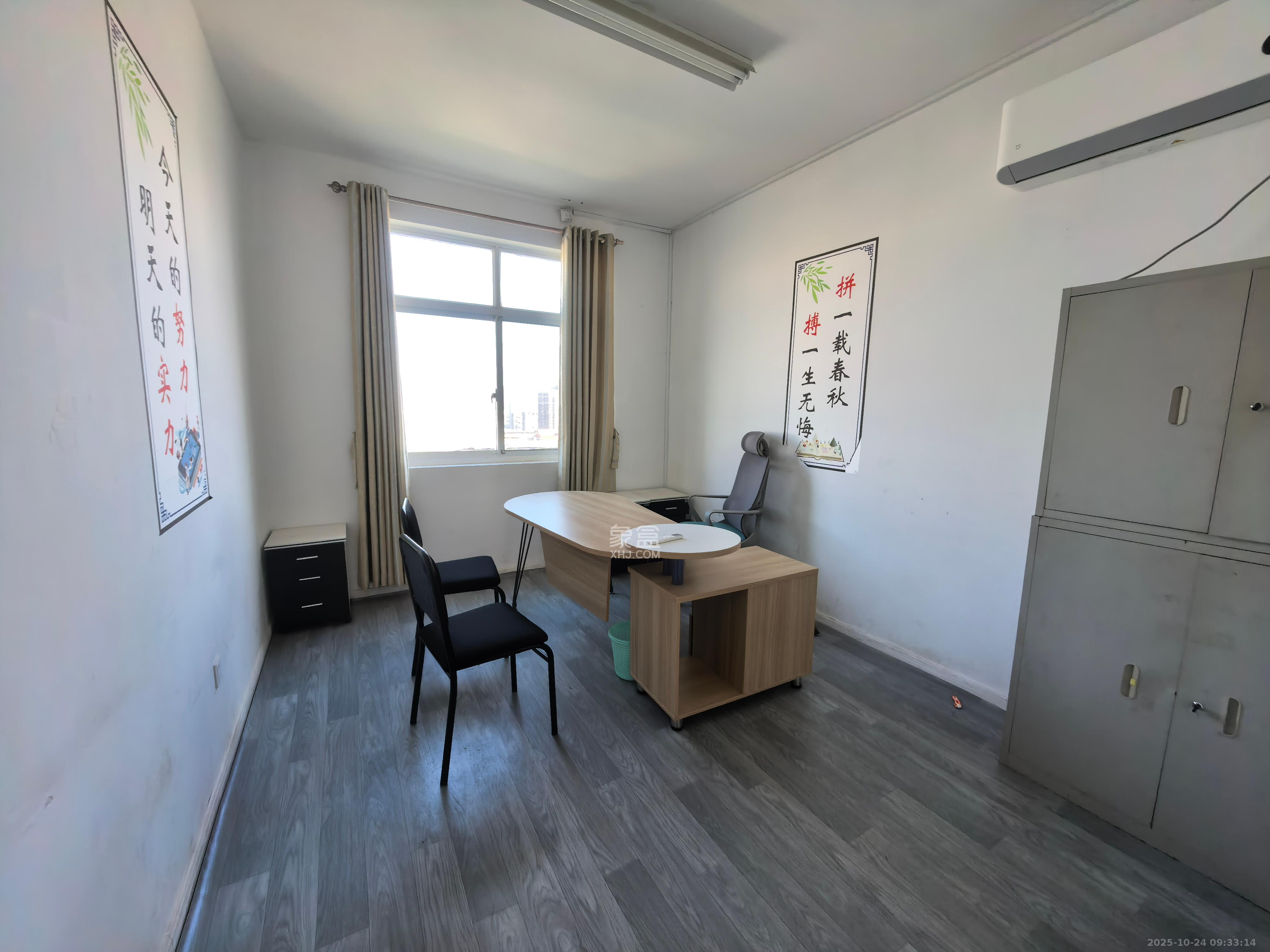 景江雅苑  4室2厅1卫    3500.0元/月 景江雅苑  4室2厅1卫    3500.0元/月室内图