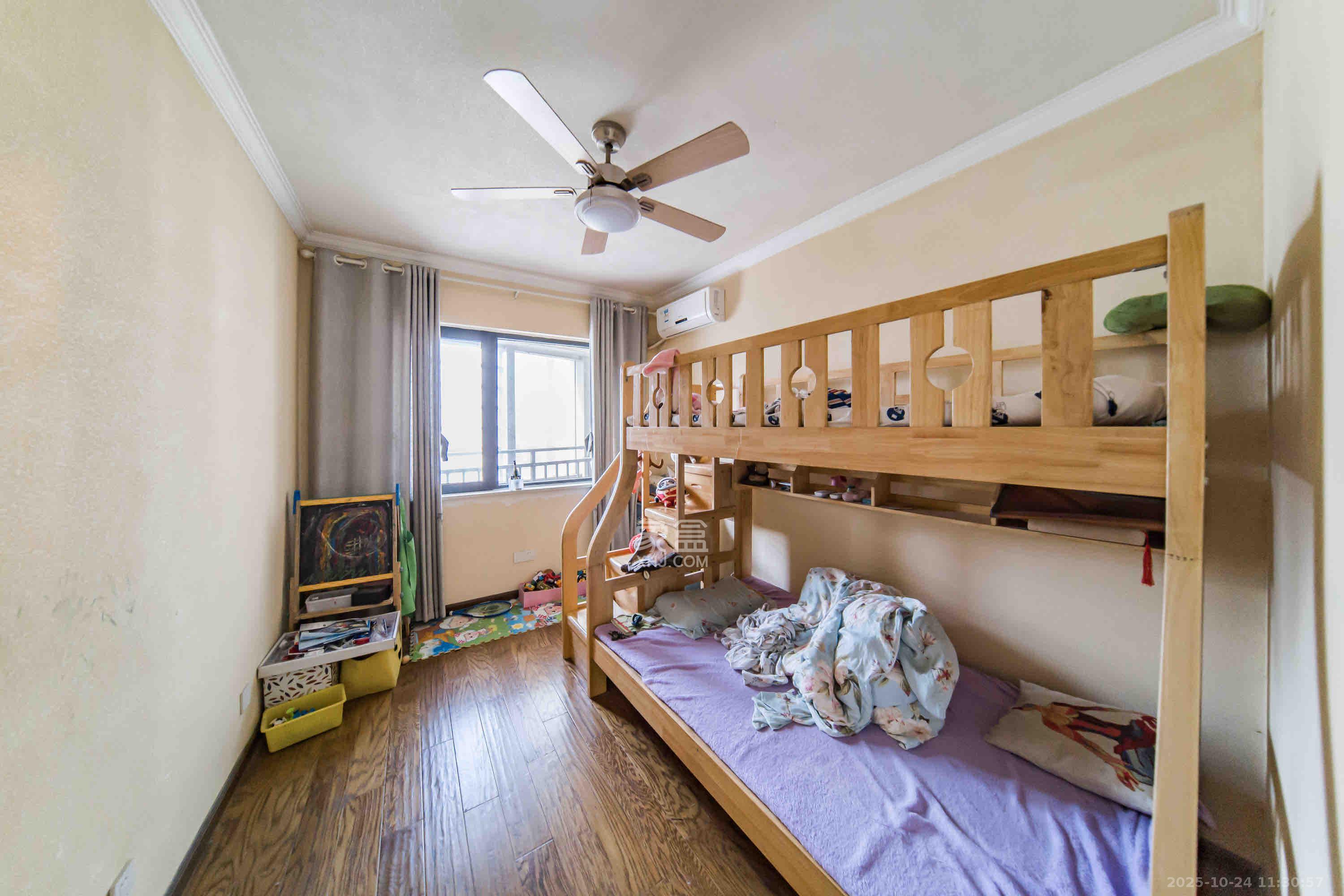 奥克斯广场  3室2厅1卫    3200.0元/月室内图