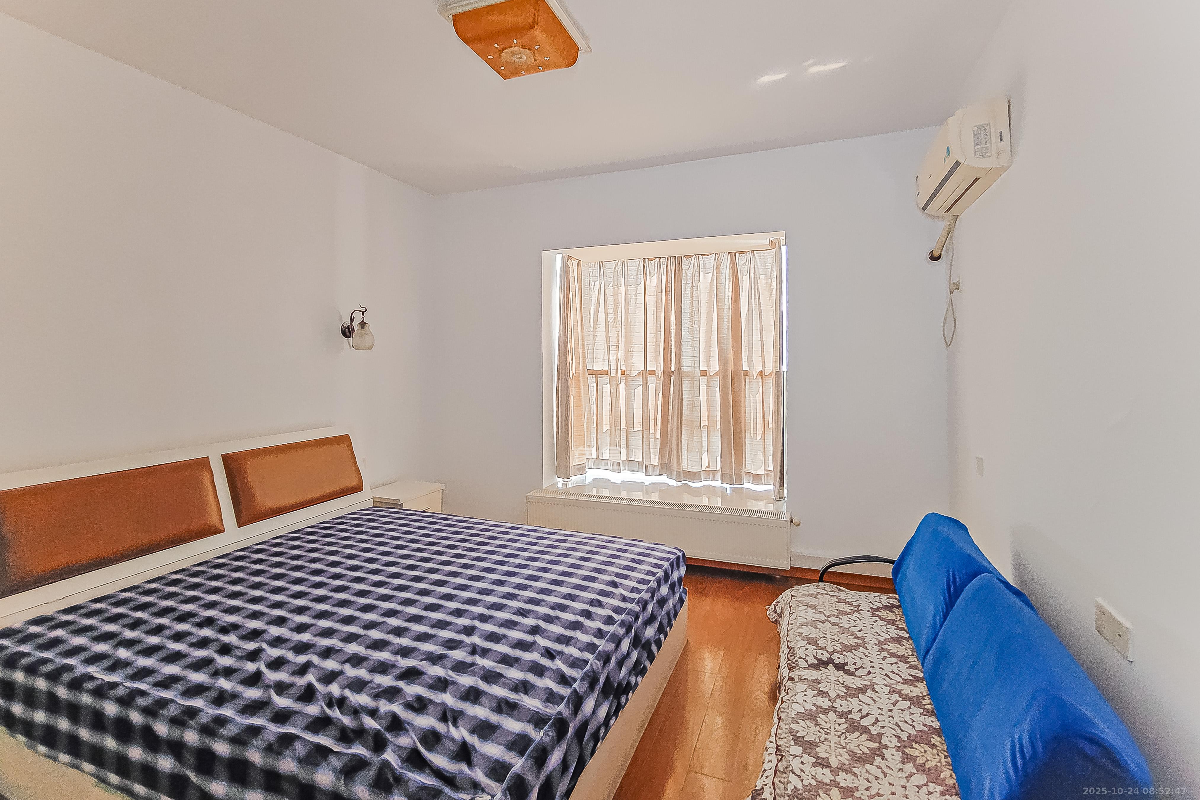 中天枫景园  4室2厅2卫    356.0万 中天枫景园  4室2厅2卫    356.0万卧室