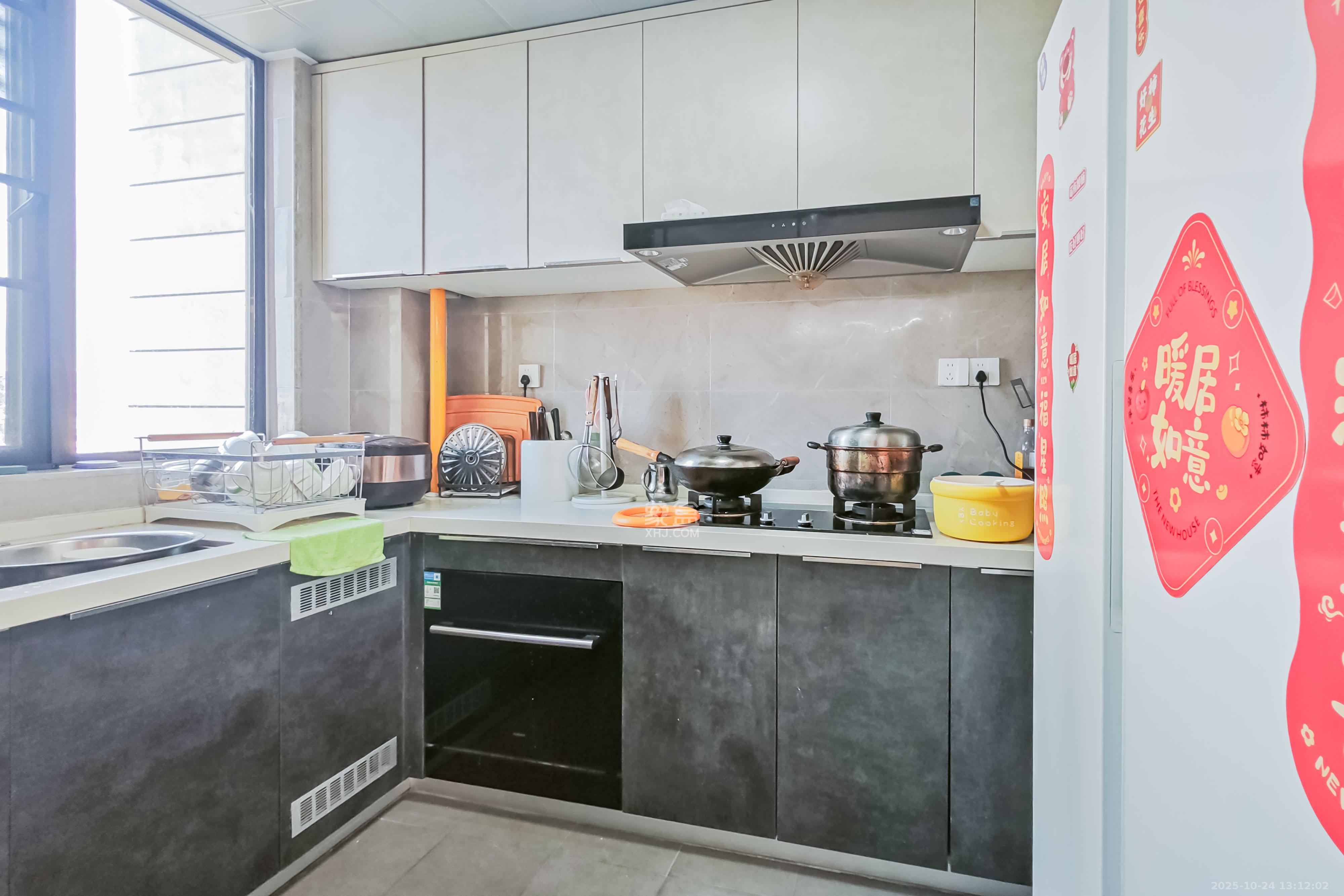 臻园  4室2厅2卫    175.0万 臻园  4室2厅2卫    175.0万厨房