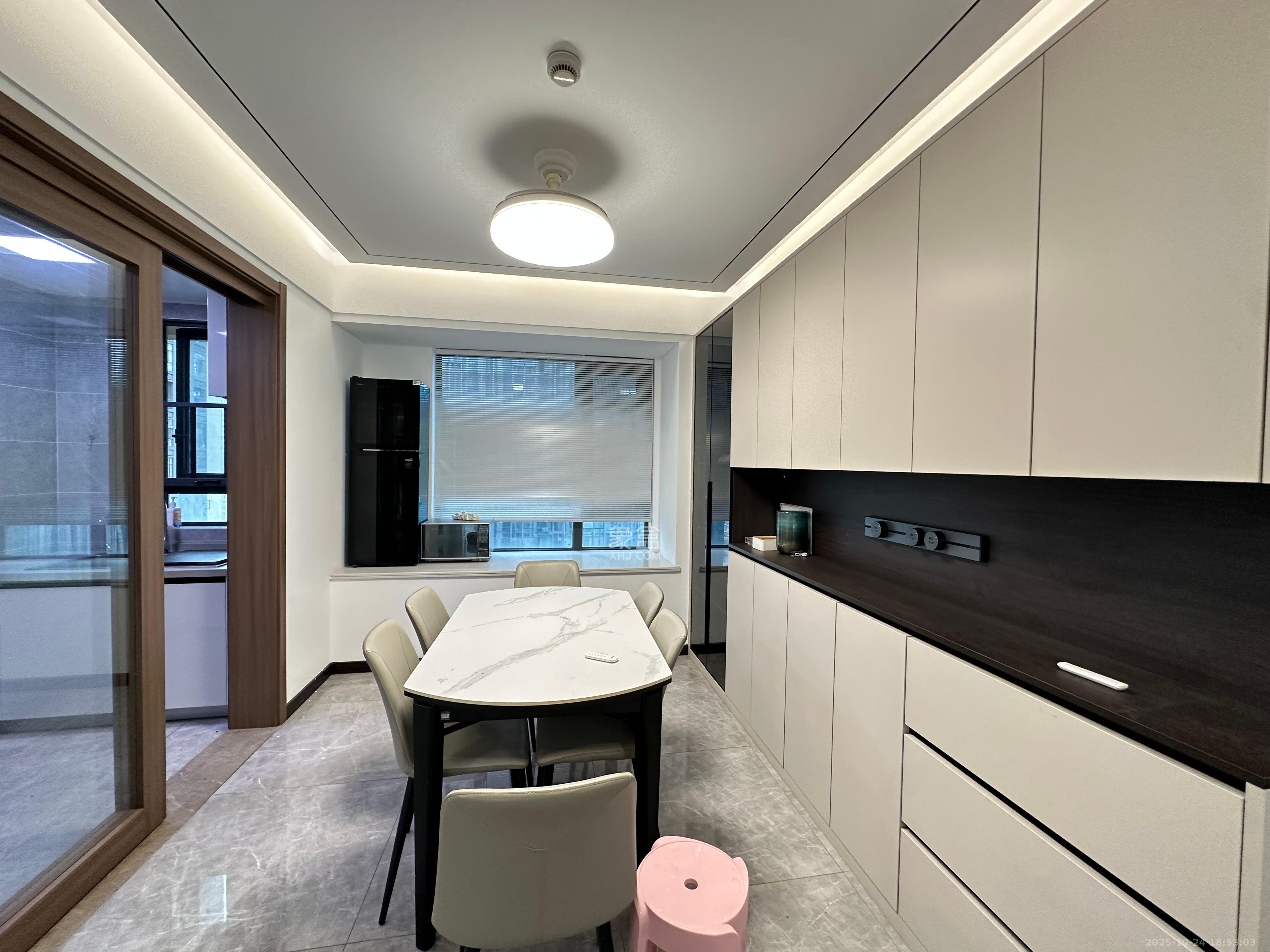 卓越中寰  4室2厅2卫    5500.0元/月室内图