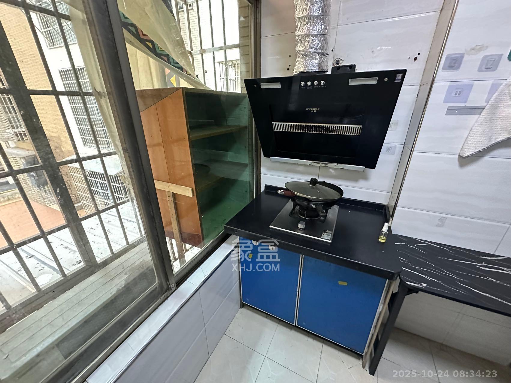 岳华嘉园  1室1厅1卫    1400.0元/月室内图