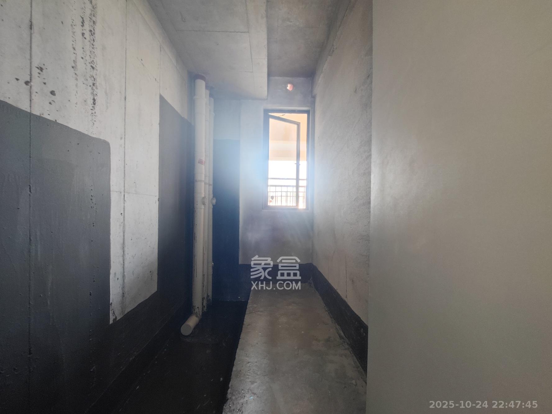 远洋红星天铂一期  3室2厅1卫    85.0万卫生间