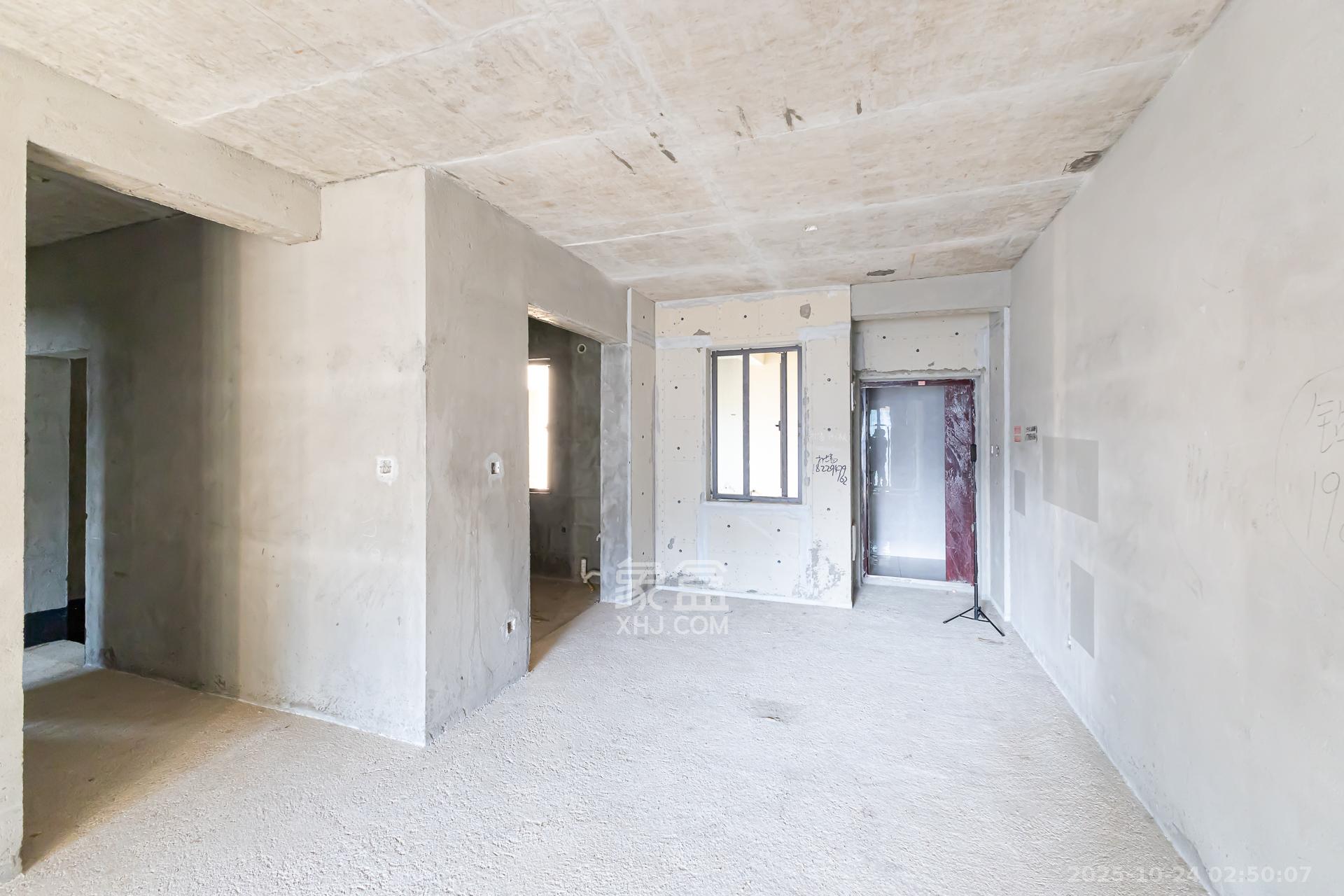 长燃润和天地（长润小区印湘江）  4室2厅2卫    98.8万客厅