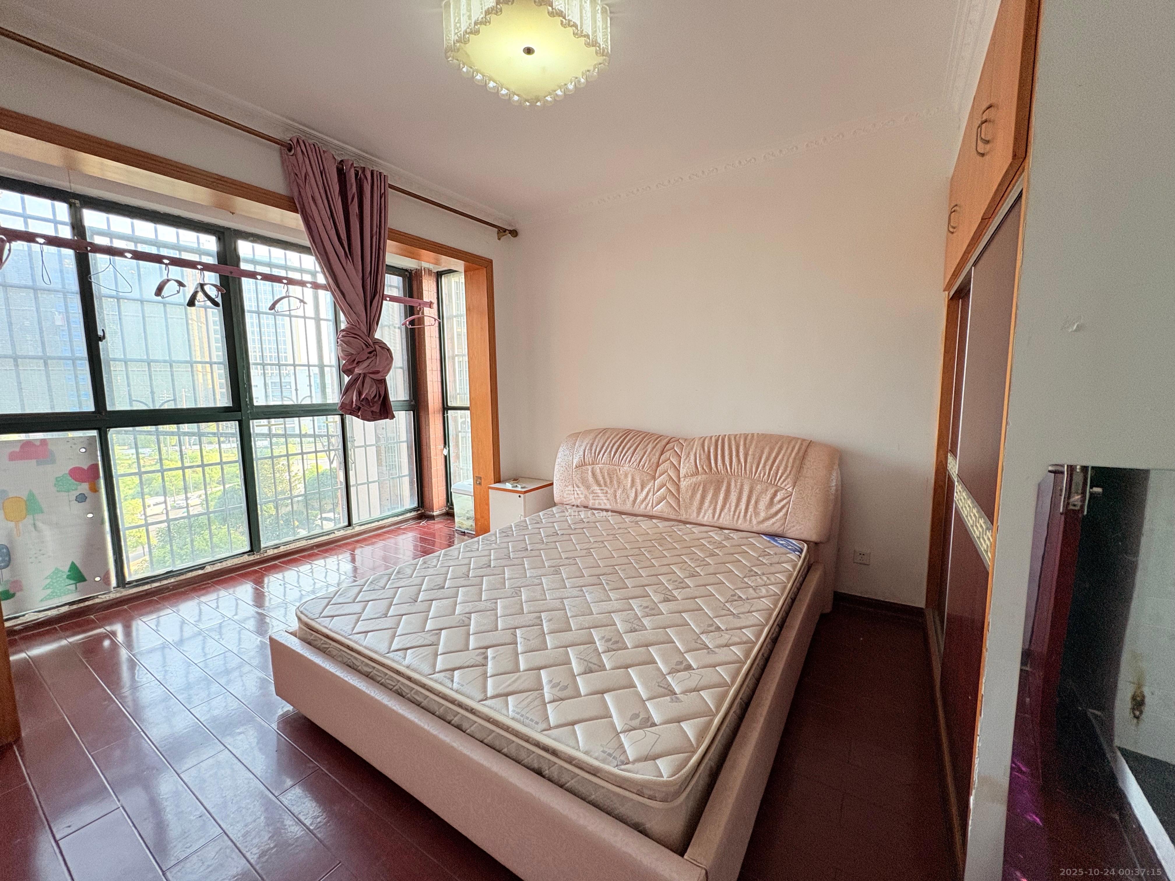 银盘鑫城 3室1厅2卫 1800.0元/月 银盘鑫城 3室1厅2卫 1800.0元/月室内图