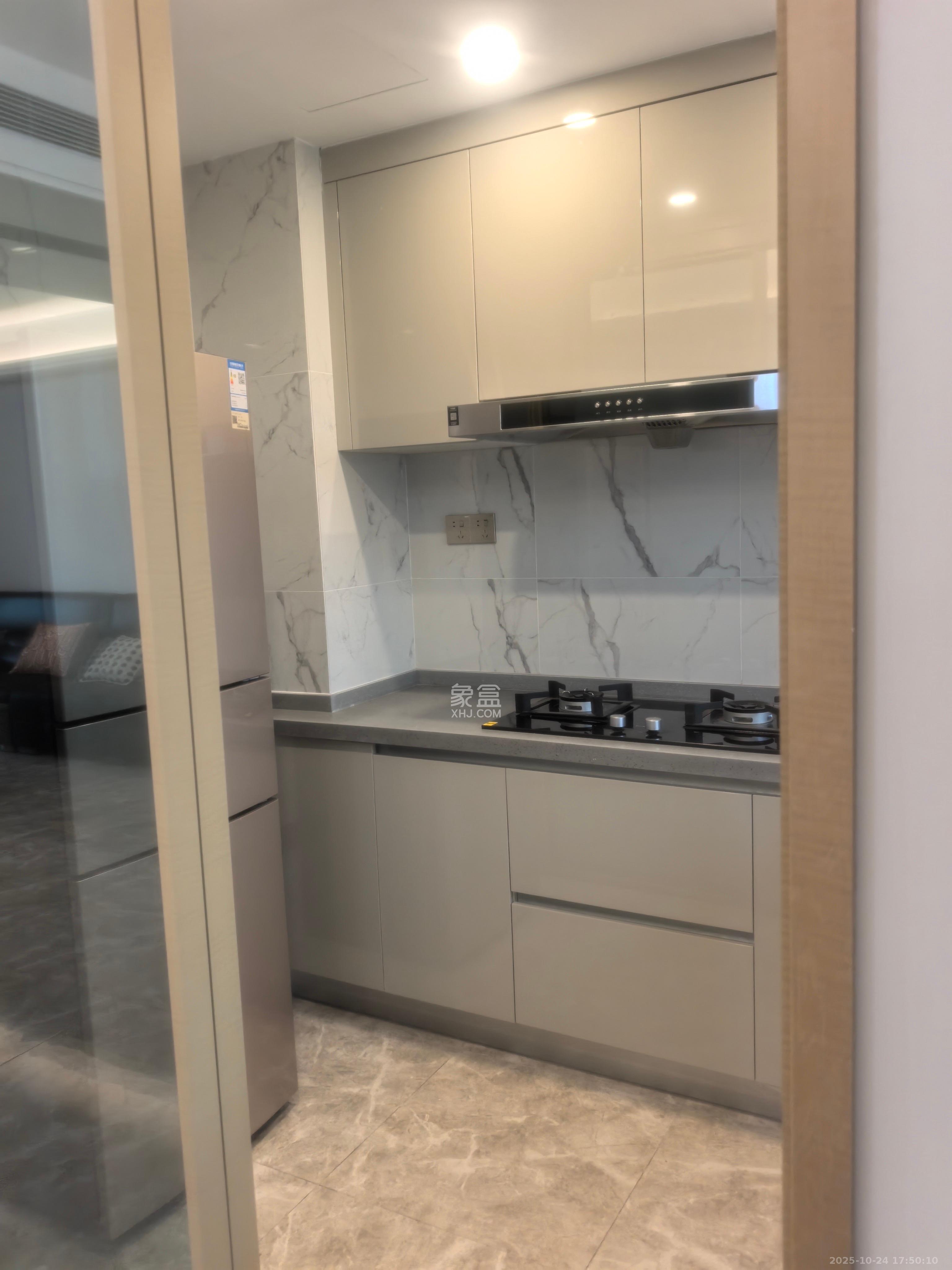 复地滨江金融中心  4室2厅2卫    5000.0元/月室内图