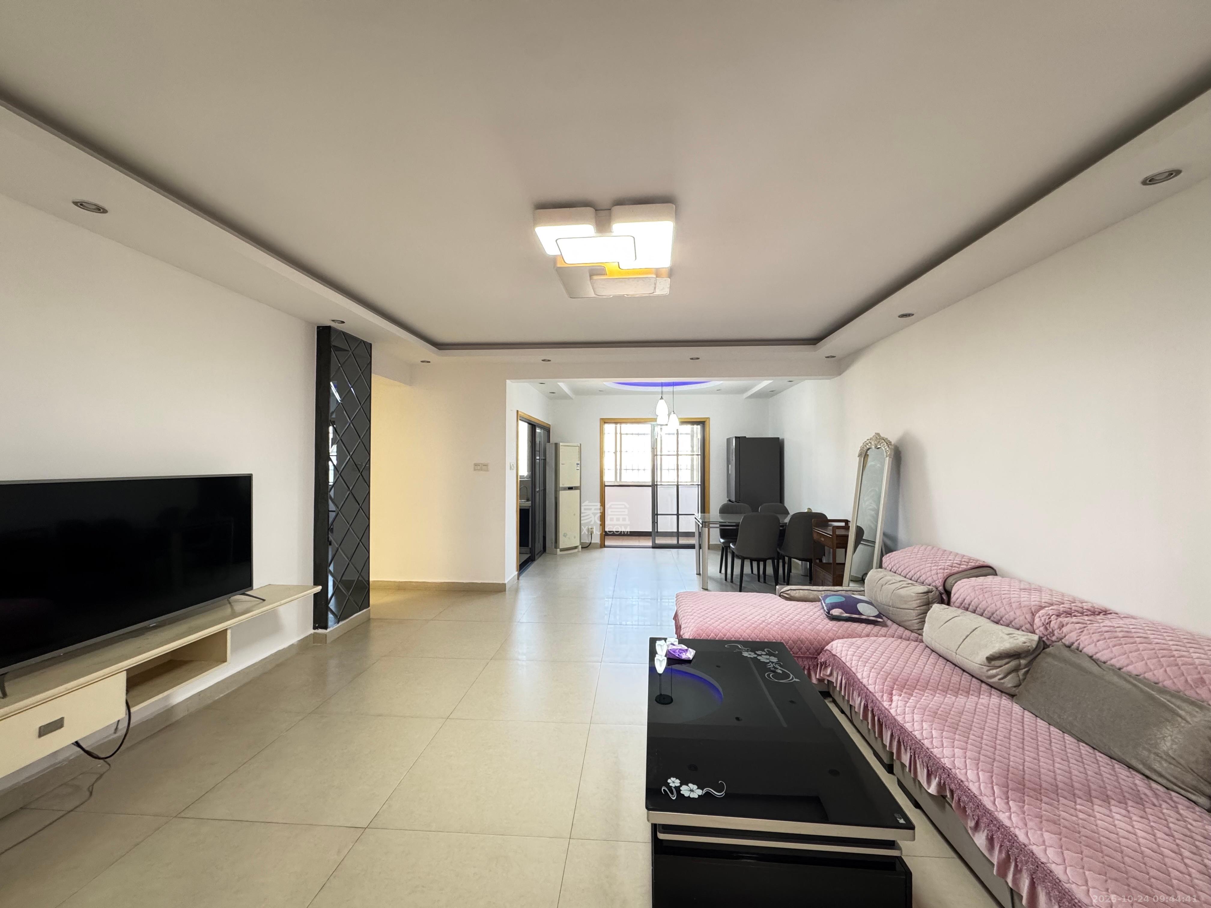 山水华景  3室2厅2卫    2800.0元/月 山水华景  3室2厅2卫    2800.0元/月室内图