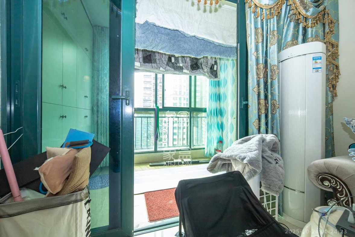 恒大雅苑 3室2厅2卫 106.0万 恒大雅苑 3室2厅2卫 106.0万阳台