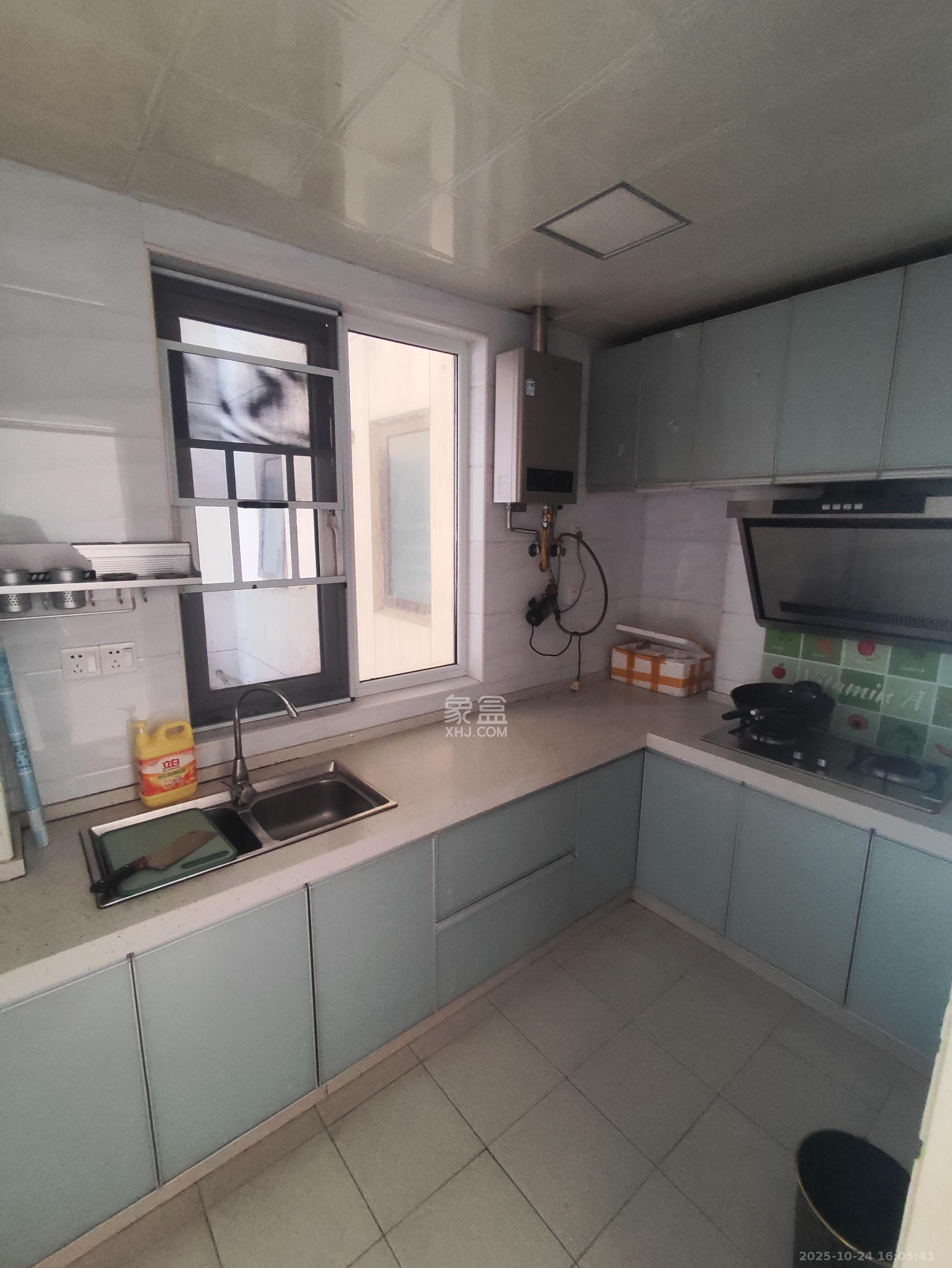 绿地之窗  1室2厅1卫    1890.0元/月 绿地之窗  1室2厅1卫    1890.0元/月室内图