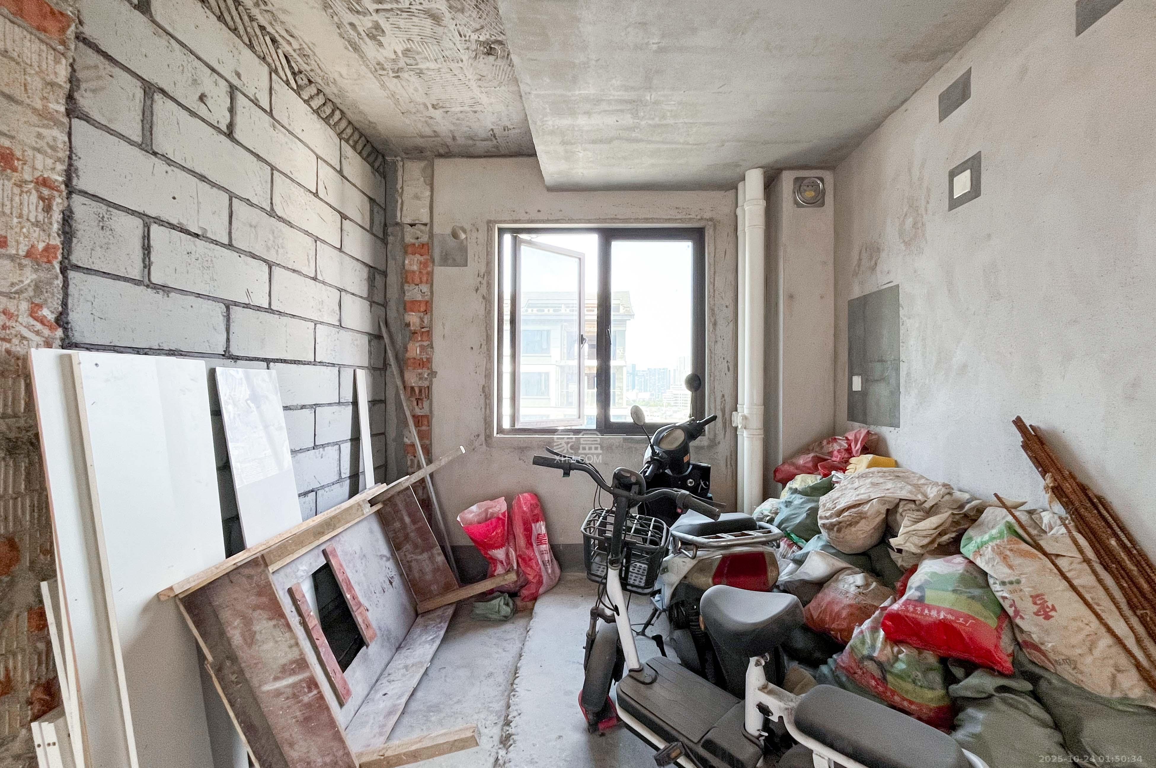 祥源森林之光  5室2厅3卫    288.0万其他