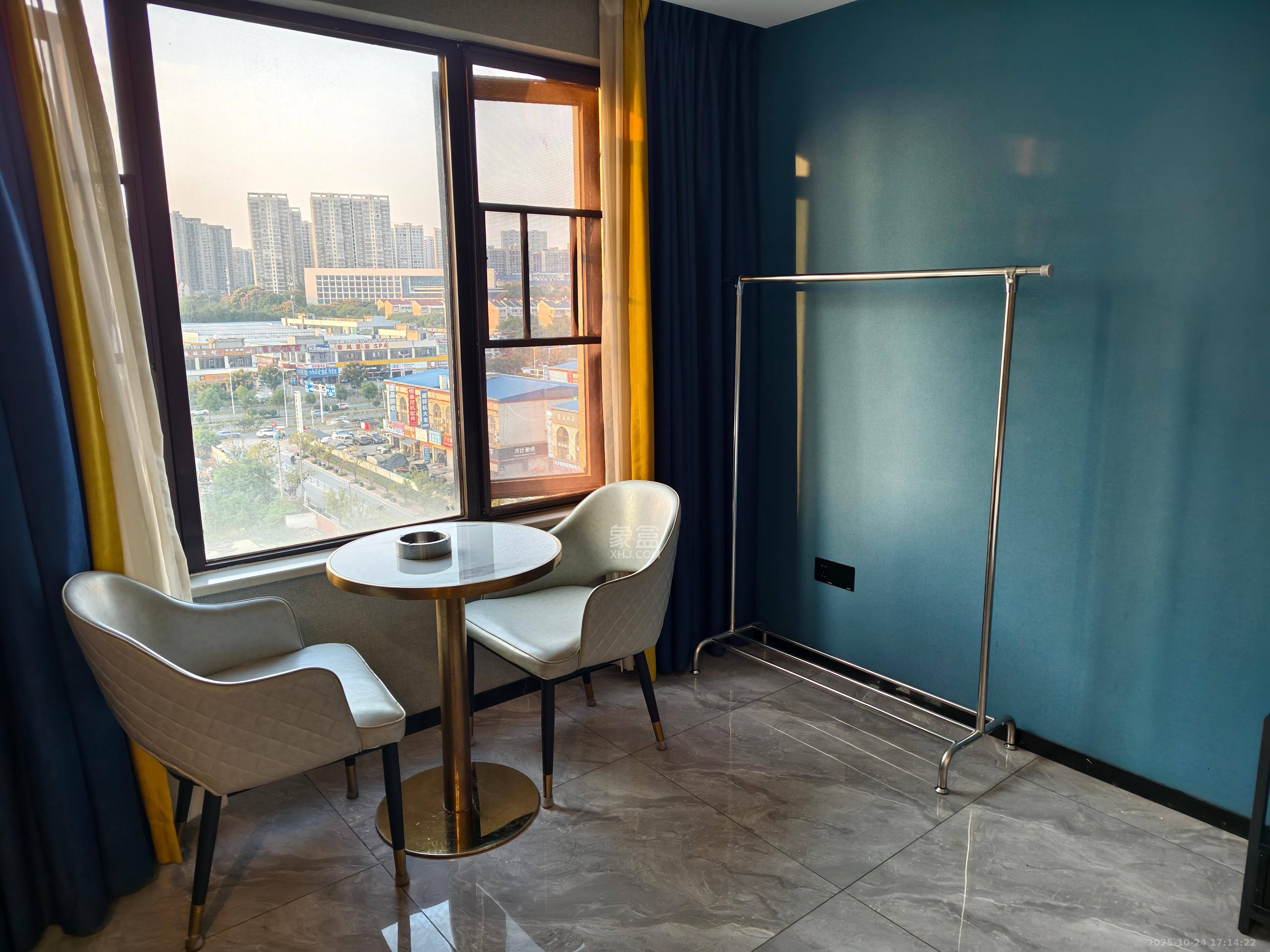 中海珑悦府  1室1厅1卫    1200.0元/月