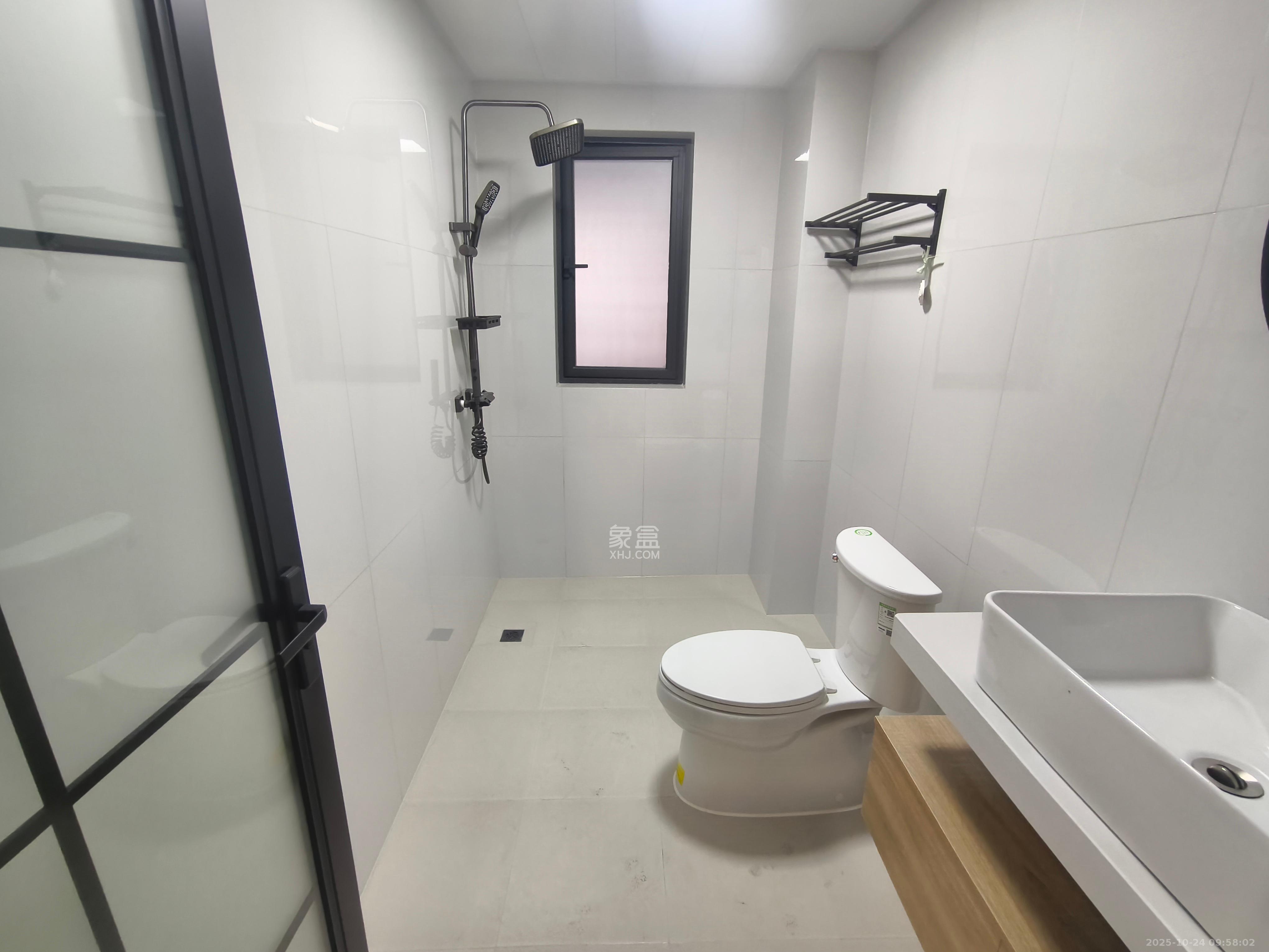 长沙北中心保利时代C区 3室2厅2卫 2300.0元/月 长沙北中心保利时代C区 3室2厅2卫 2300.0元/月室内图