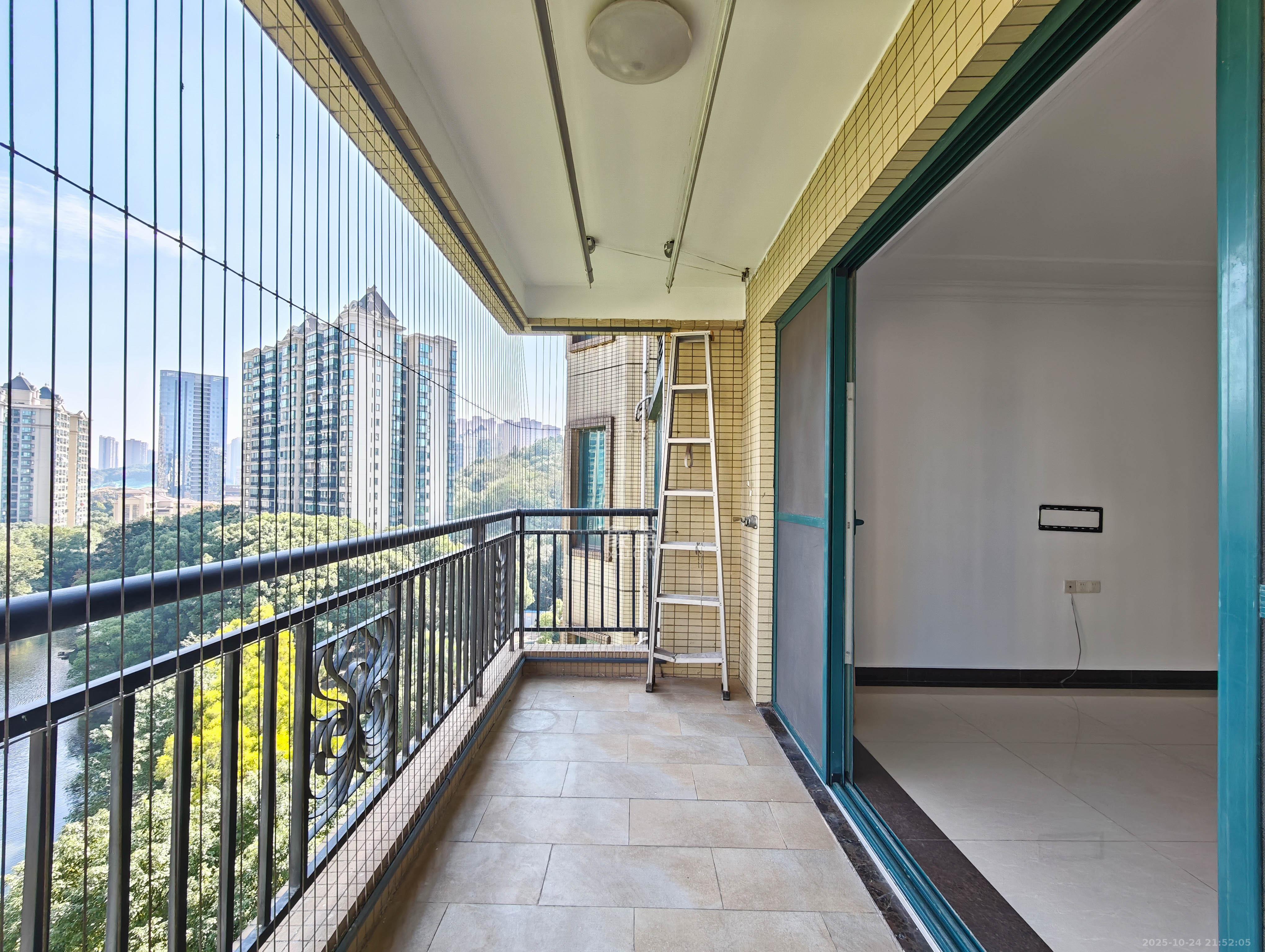 恒大城  4室2厅1卫    102.0万 恒大城  4室2厅1卫    102.0万阳台