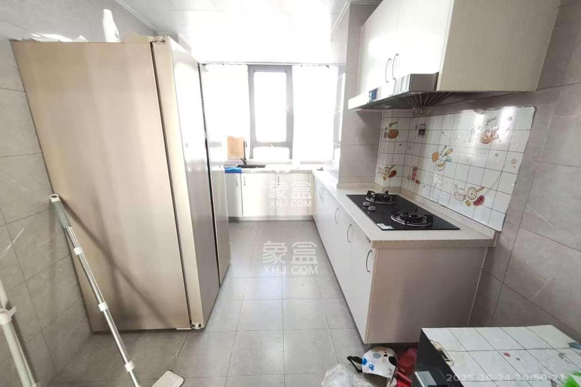 绿地海外滩二期  3室2厅2卫    2200.0元/月 绿地海外滩二期  3室2厅2卫    2200.0元/月室内图