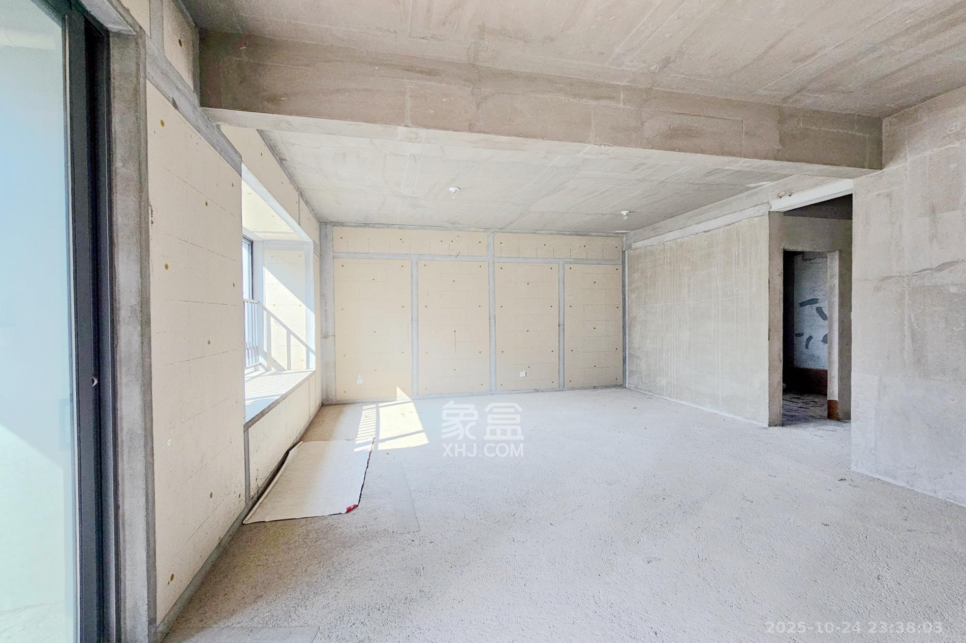 长房东旭国际  4室2厅3卫    300.0万 长房东旭国际  4室2厅3卫    300.0万客厅