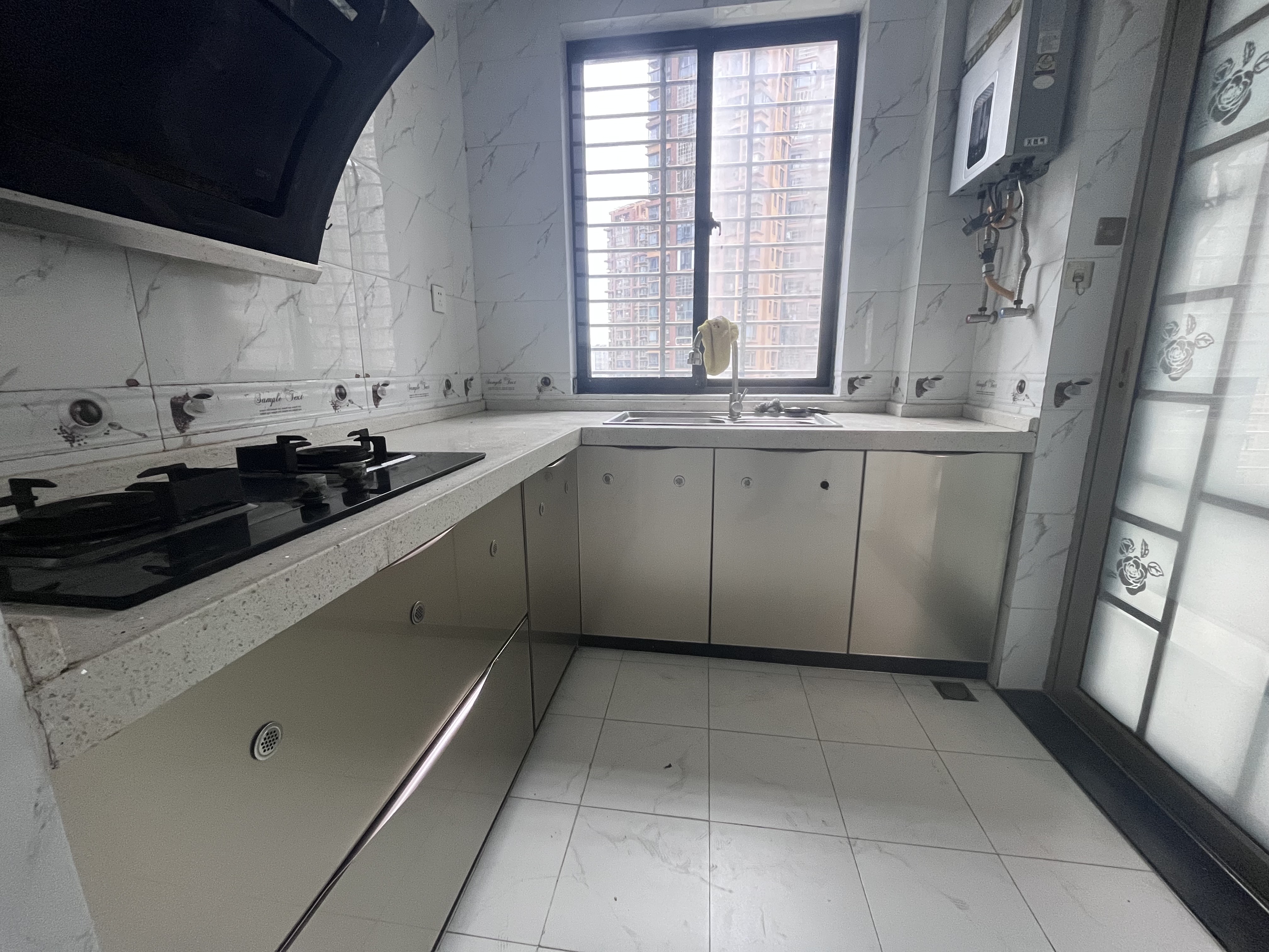 锦地翰城二期  4室2厅2卫    3300.0元/月 锦地翰城二期  4室2厅2卫    3300.0元/月室内图